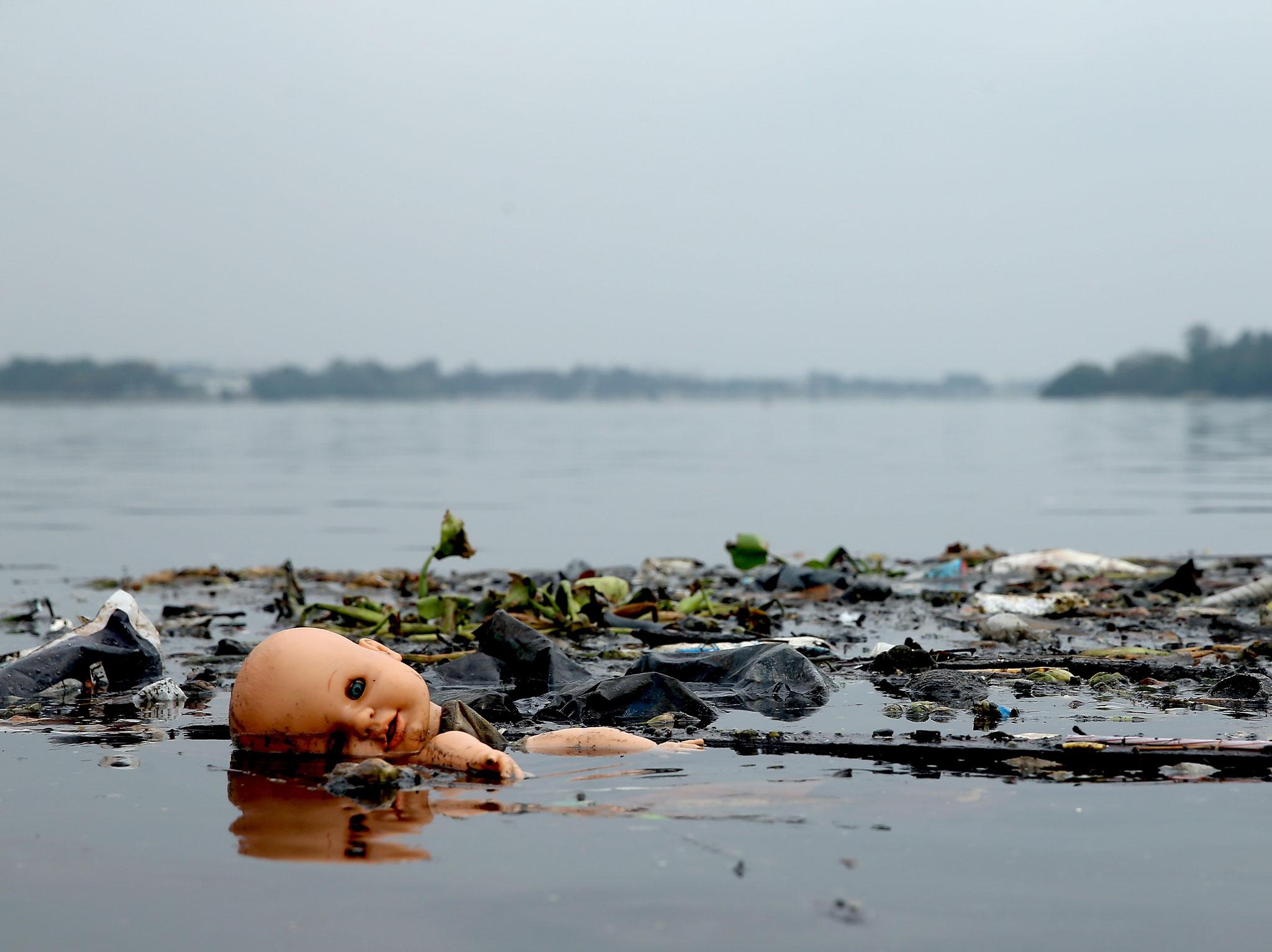 Pollution floating in Guanabara Bay (Getty)