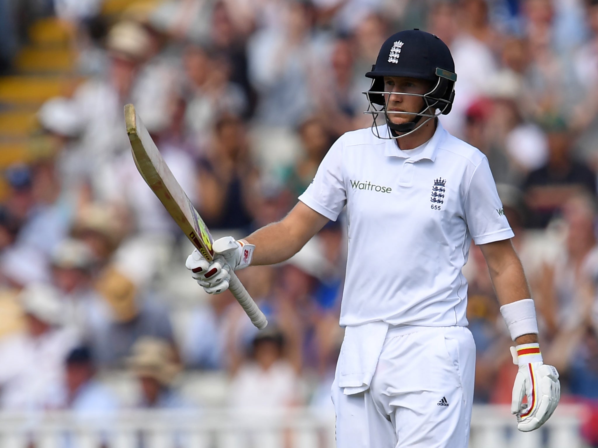 Joe Root acknowledges the Birmingham crowd