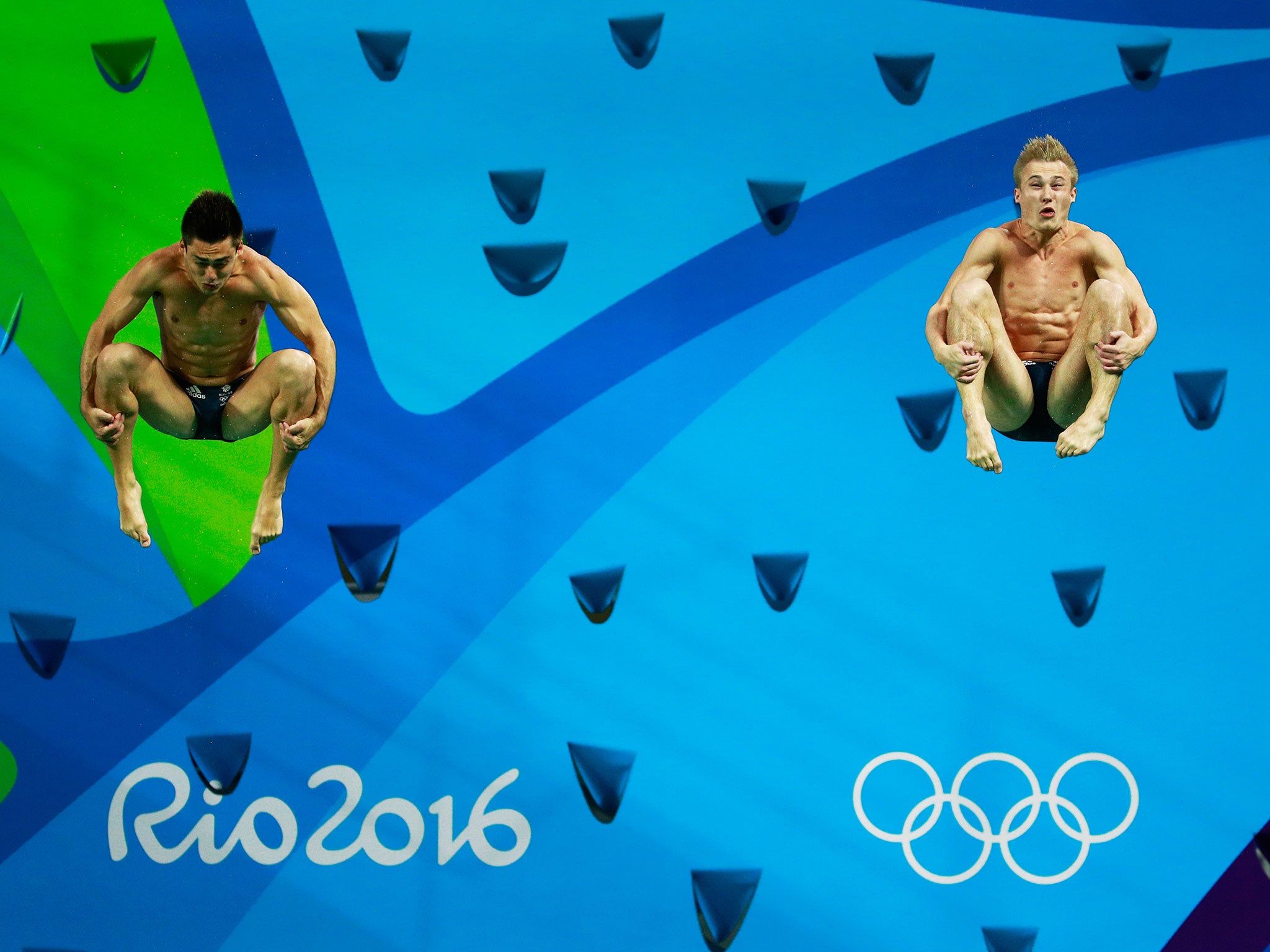 Laugher and Mears competing in the 3m synchro diving