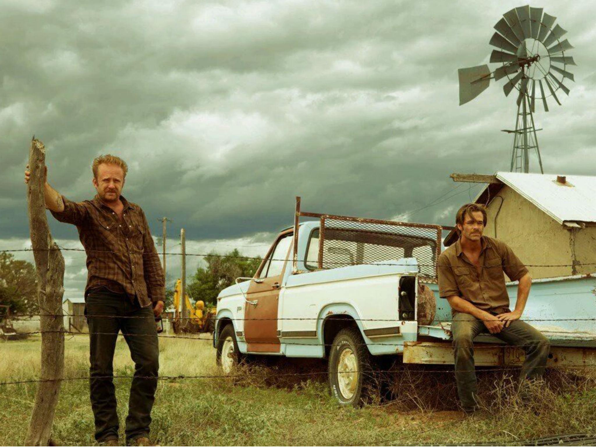 Ben Foster and Chris Pine as brothers Tanner and Toby Howard in ‘Hell or High Water’