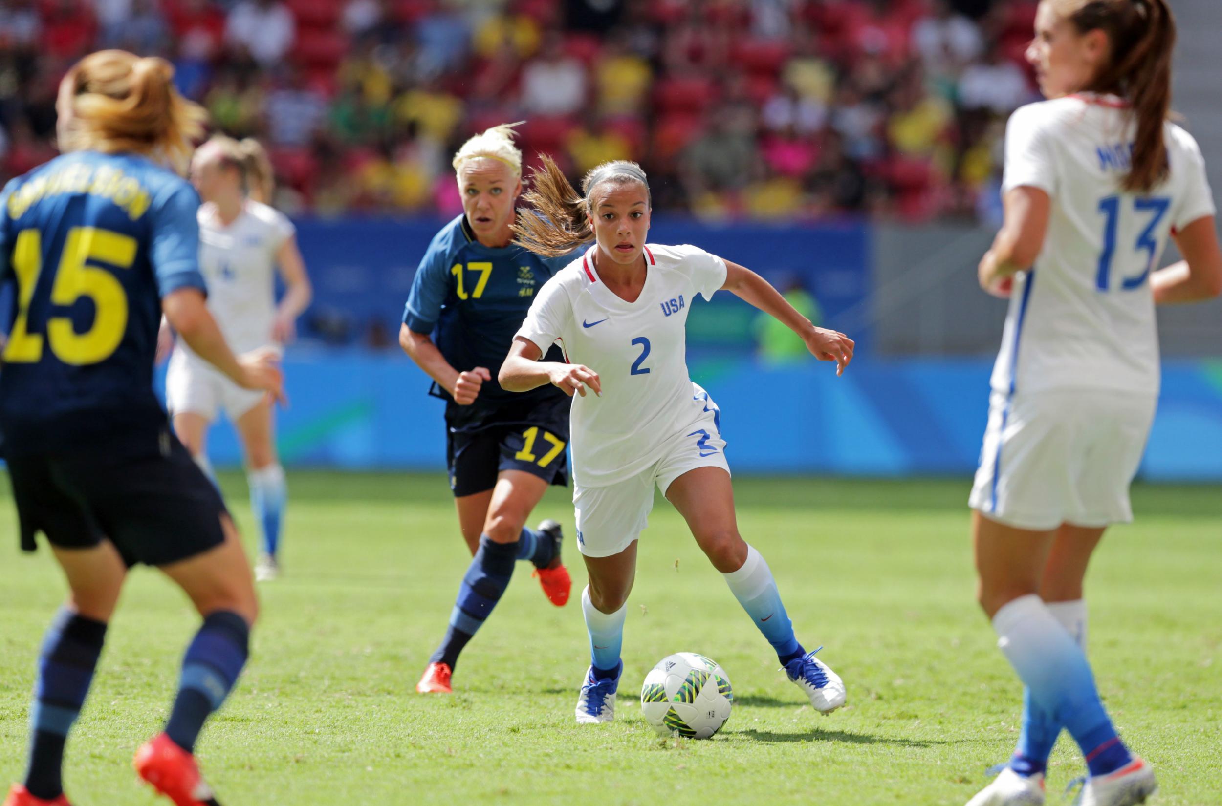 Mallory Pugh dribbles the ball during game versus Sweden