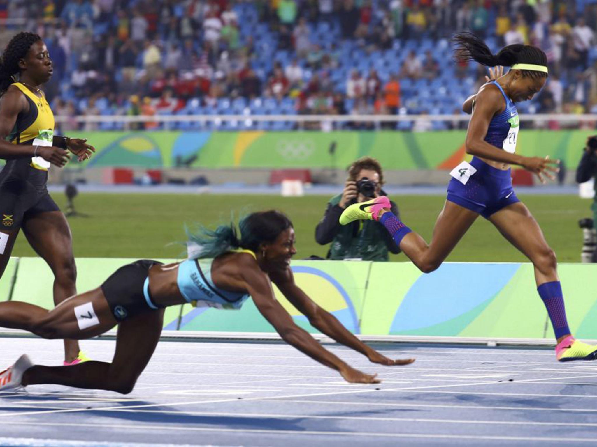 Shaunae Miller diving to victory