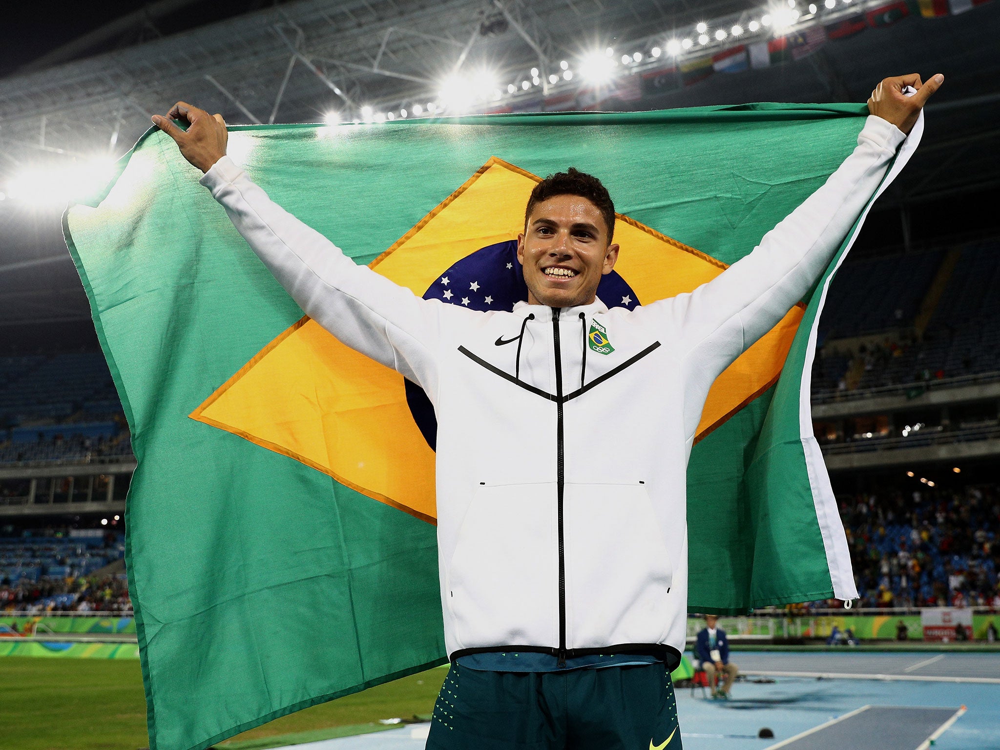 Thiago Braz da Silva celebrates his victory in the pole vault