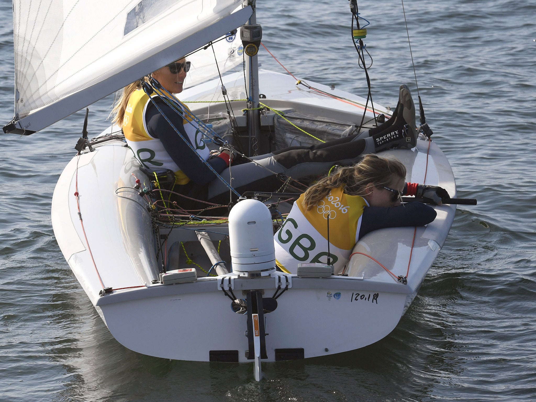 Clark and Mills put their feet up while waiting for the wind to change