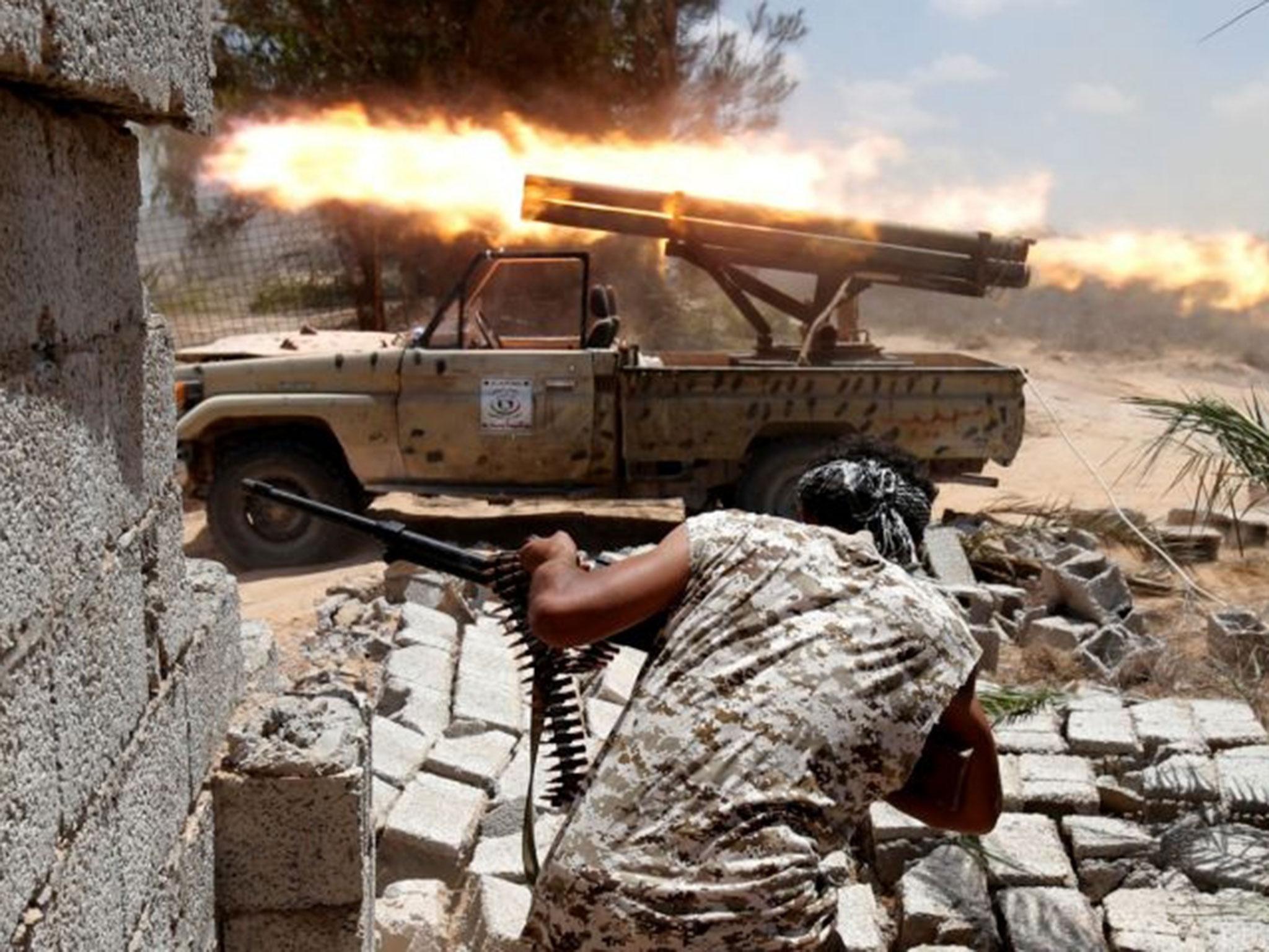 Libyan forces allied with the UN-backed government fire weapons during a battle with IS fighters in Sirte, Libya, 21 July, 2016