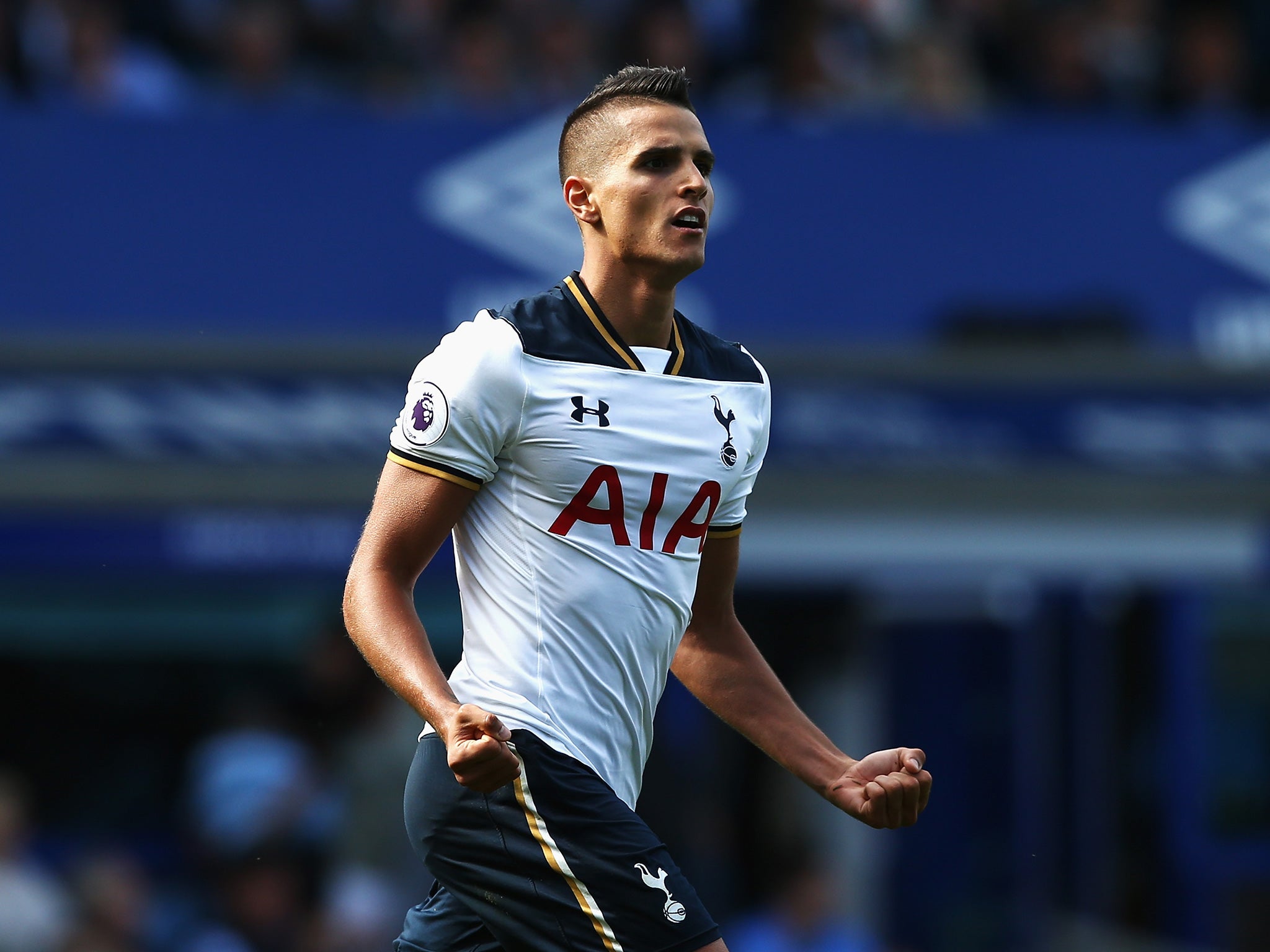 Lamela celebrates scoring at Goodison Park on the opening weekend