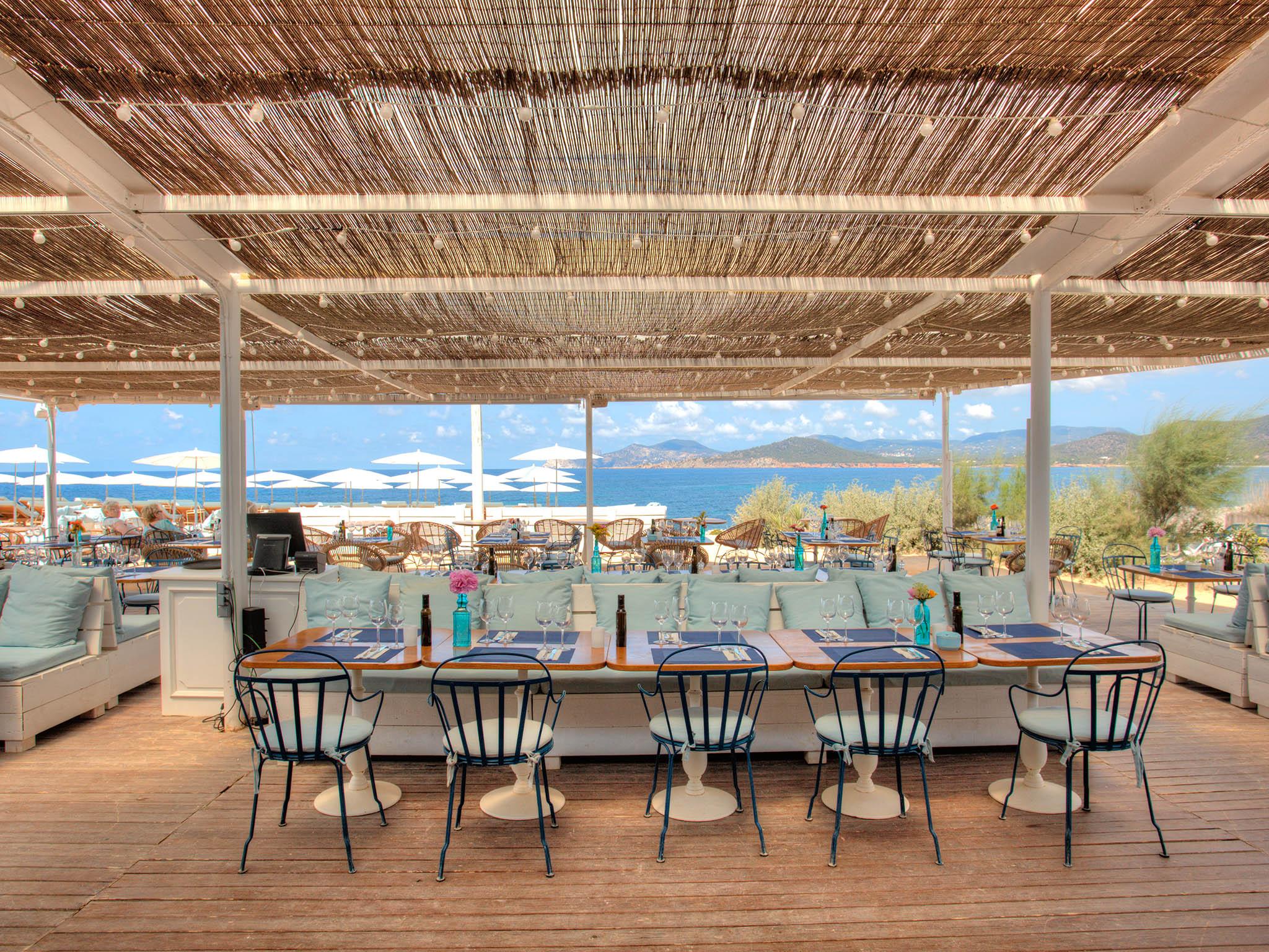 
As well as all the views, experimental is still elegant with a rustic and nautical feel