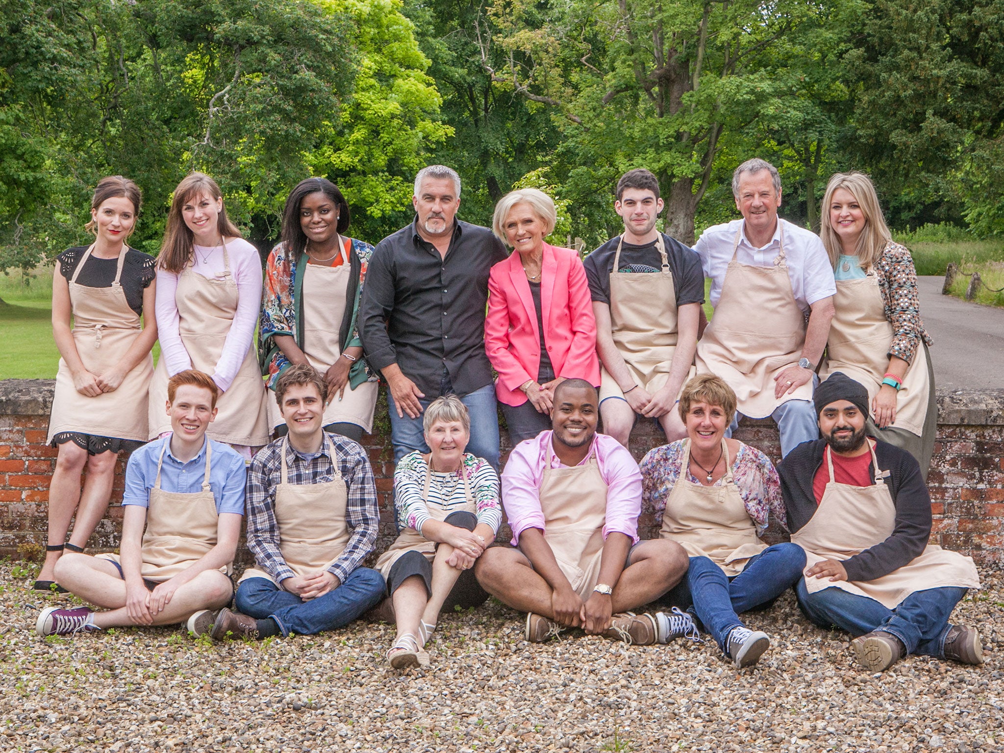 The contestants with Mary and Paul