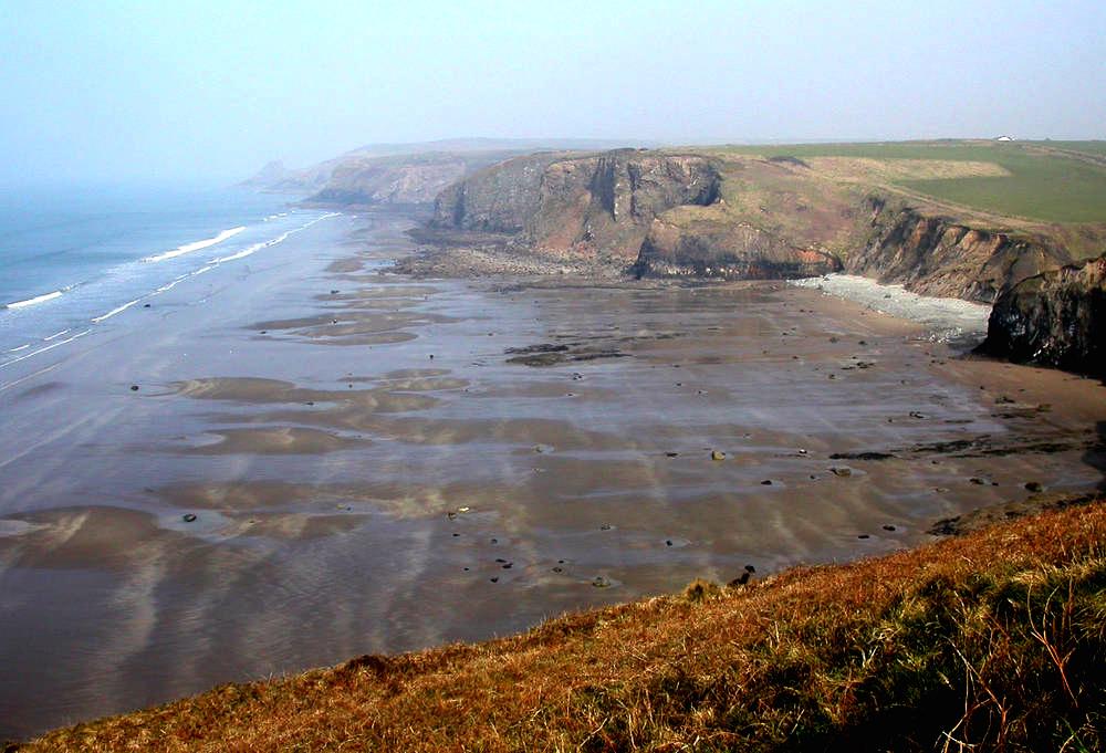 Plenty of beach to roam during low tide – just make sure you know when the water’s set to roll back in