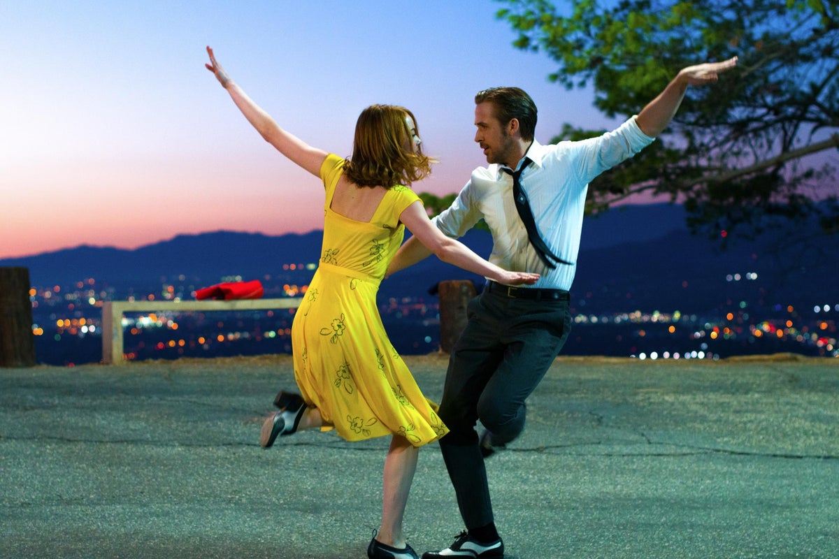 https://static.the-independent.com/s3fs-public/thumbnails/image/2016/08/31/12/la-la-land-ryan-gosling-emma-stone.jpg?width=1200&height=800&crop=1200:800
