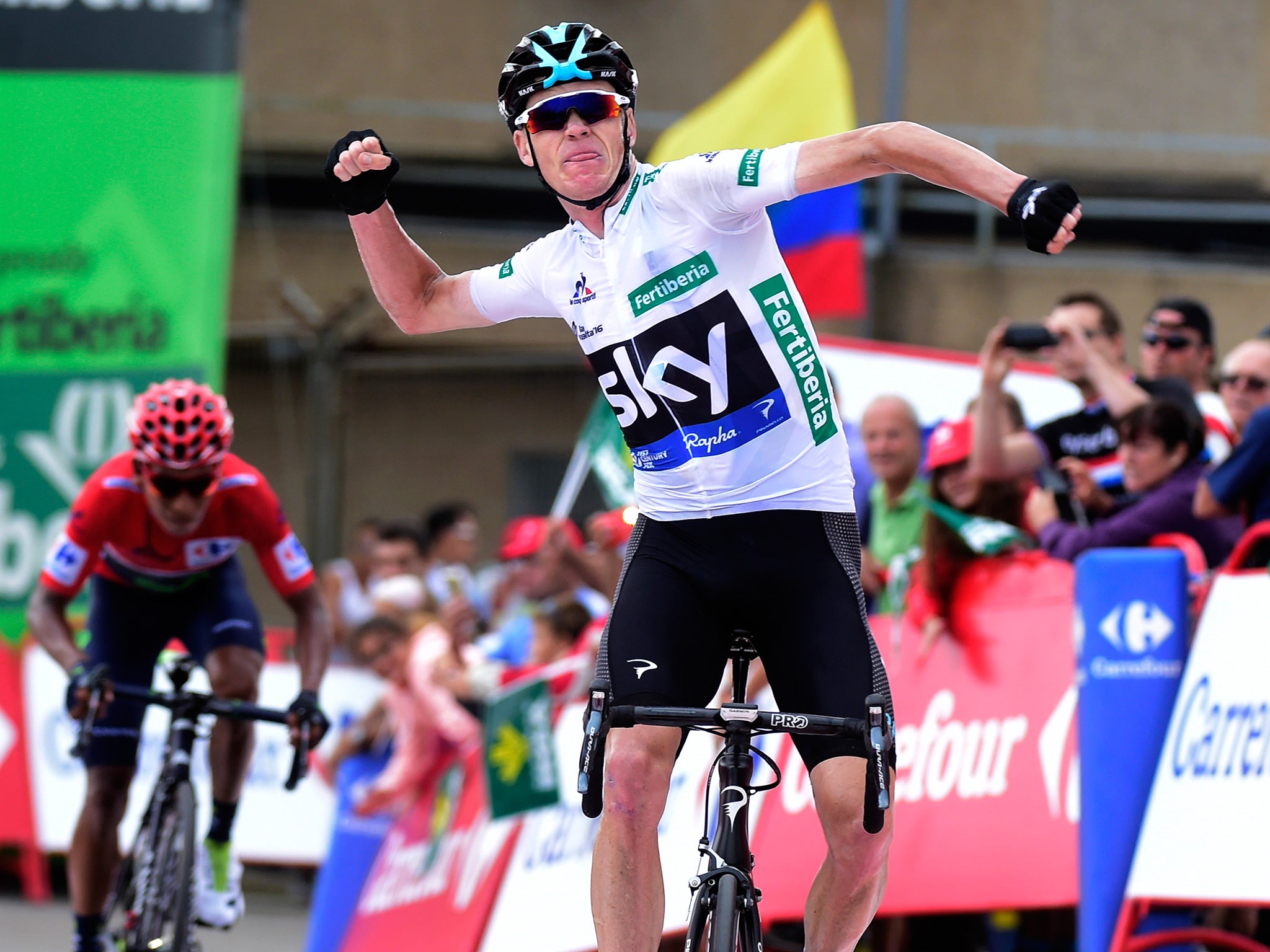 Froome celebrates crossing the line in Pena Cabarga