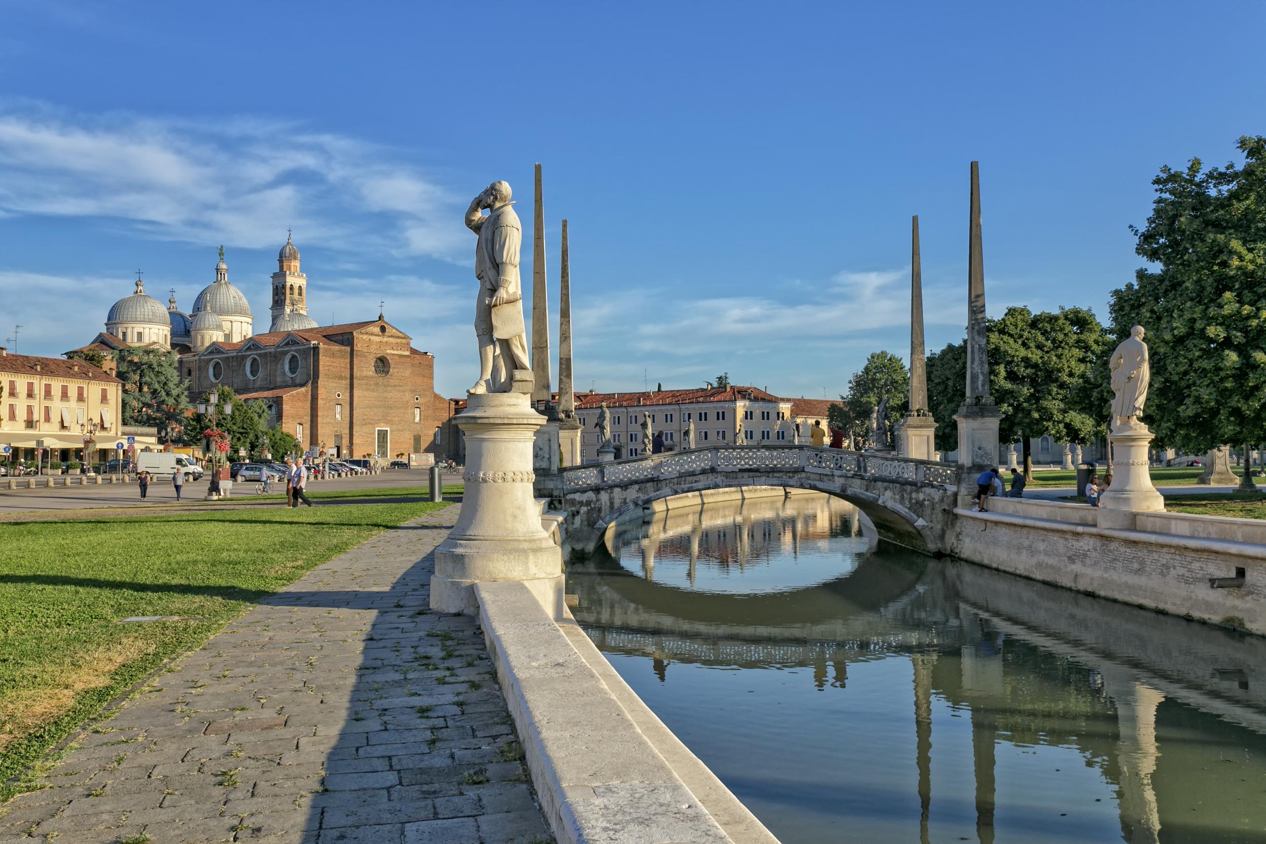 Padua's Four Obelisks Bridge