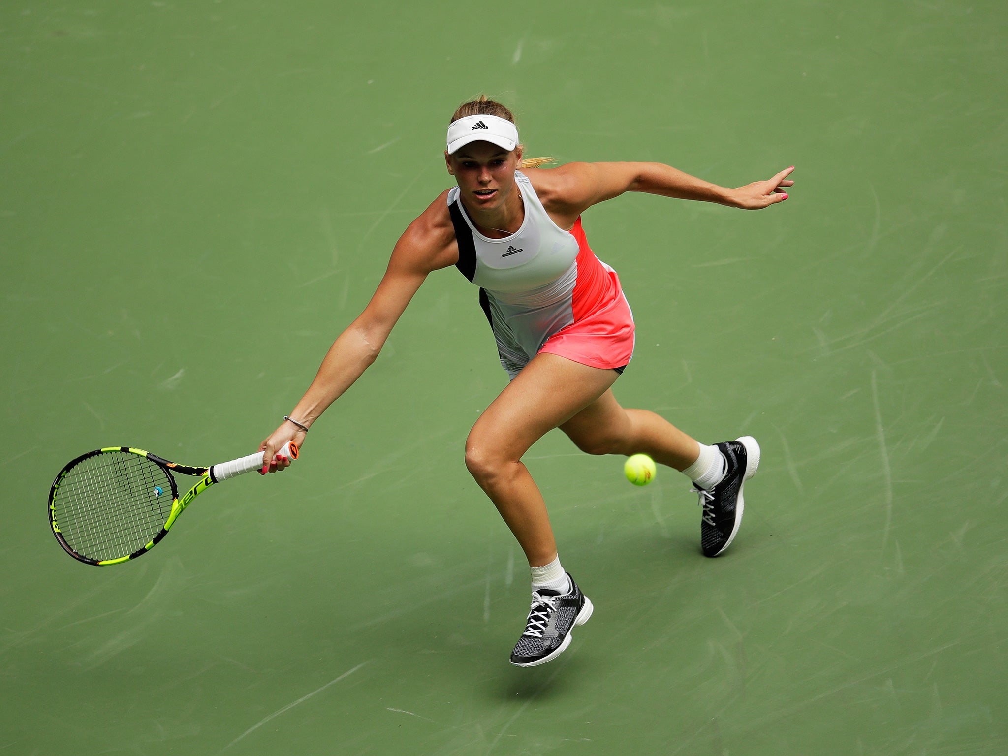 Wozniacki returning a shot against Kuznetsova