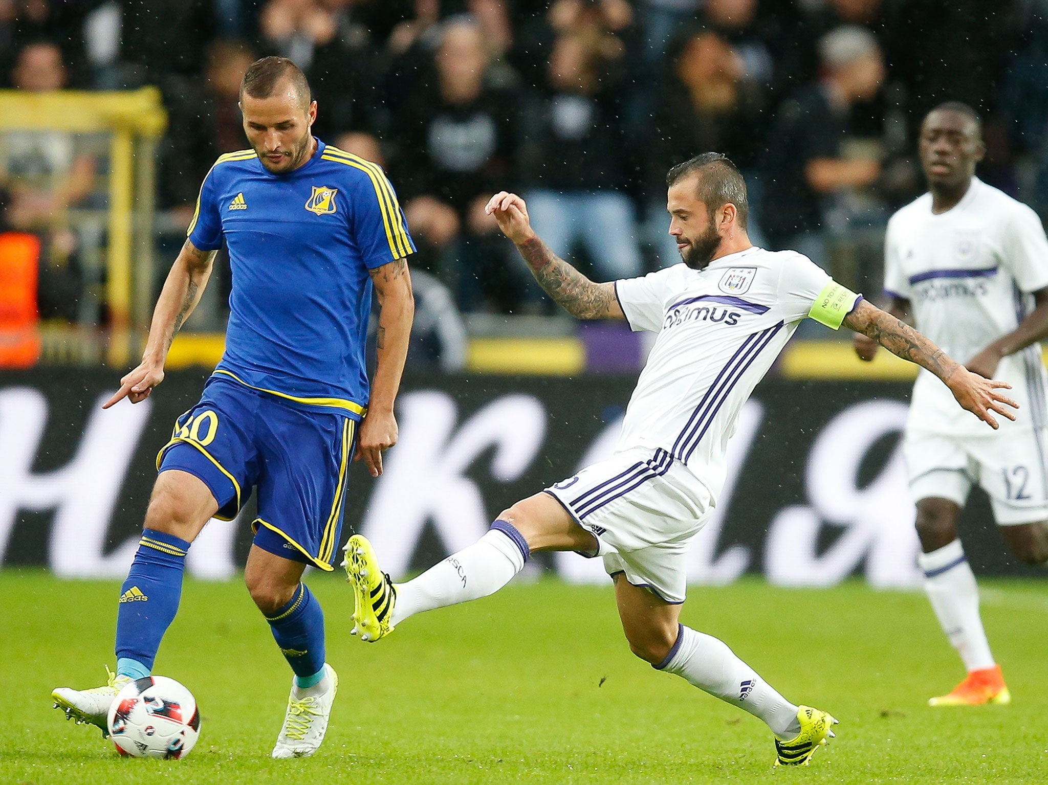 Steven Defour joins from Anderlecht