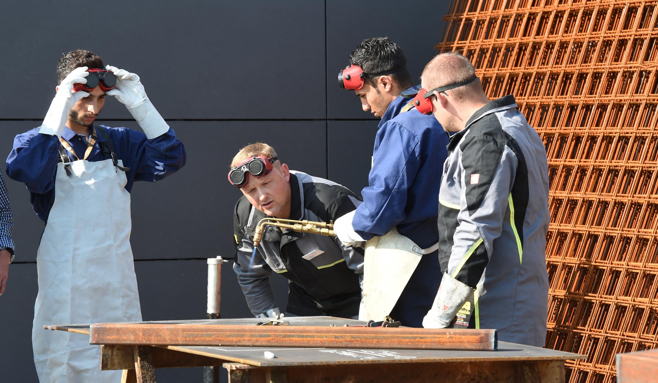 Refugees from Syria are being trained by instructors from the German army