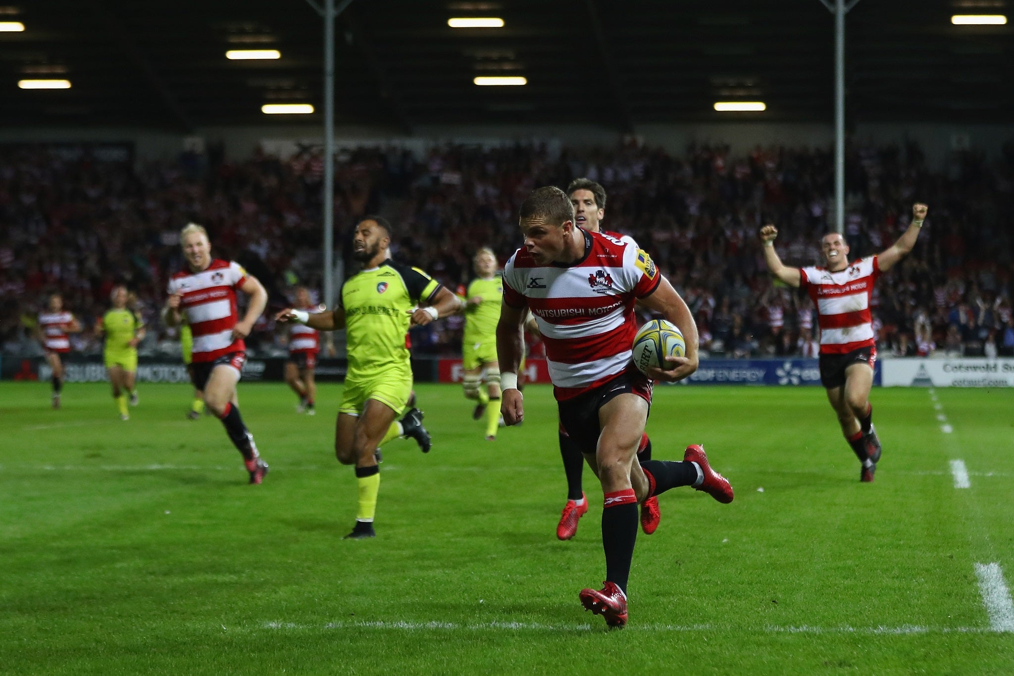 &#13;
Henry Purdy crosses to score the bonus point try for Gloucester &#13;