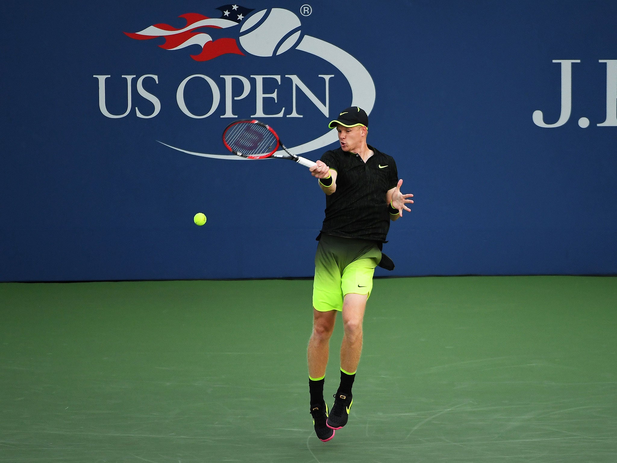 Kyle Edmund in action against Isner