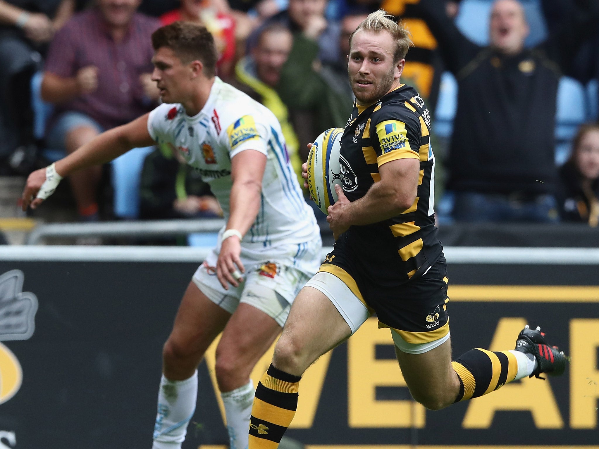 Dan Robson runs in for a try to spark Wasps' comeback