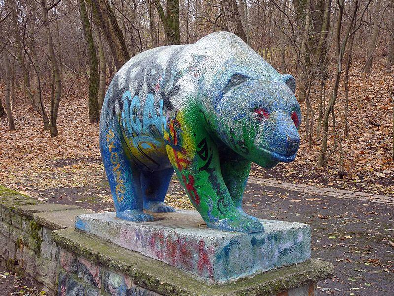 A painted statue, originally by German sculptor Erwin Damerow, in Volkspark Prenzlauer Berg