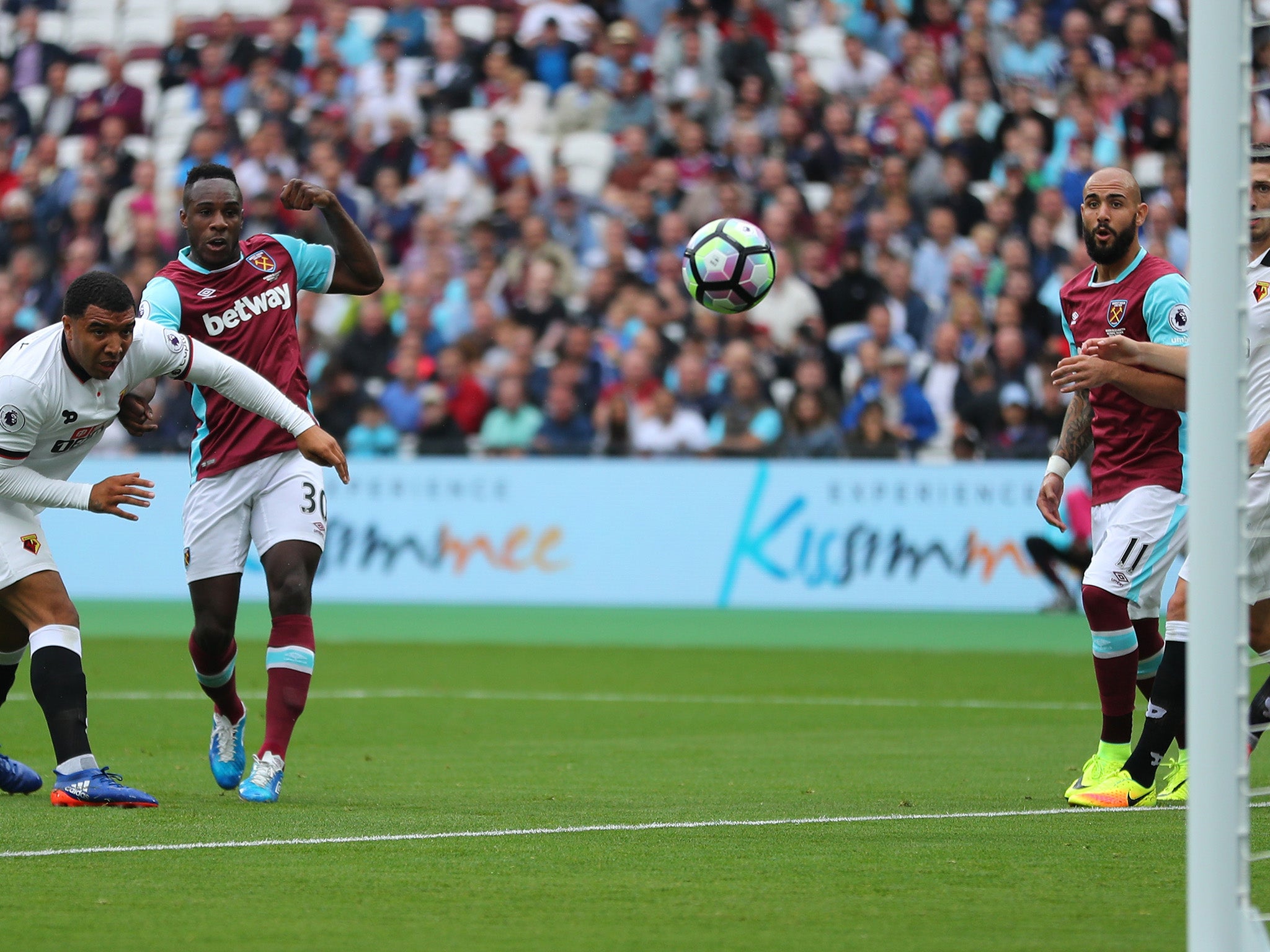 Michail Antonio scores for West Ham