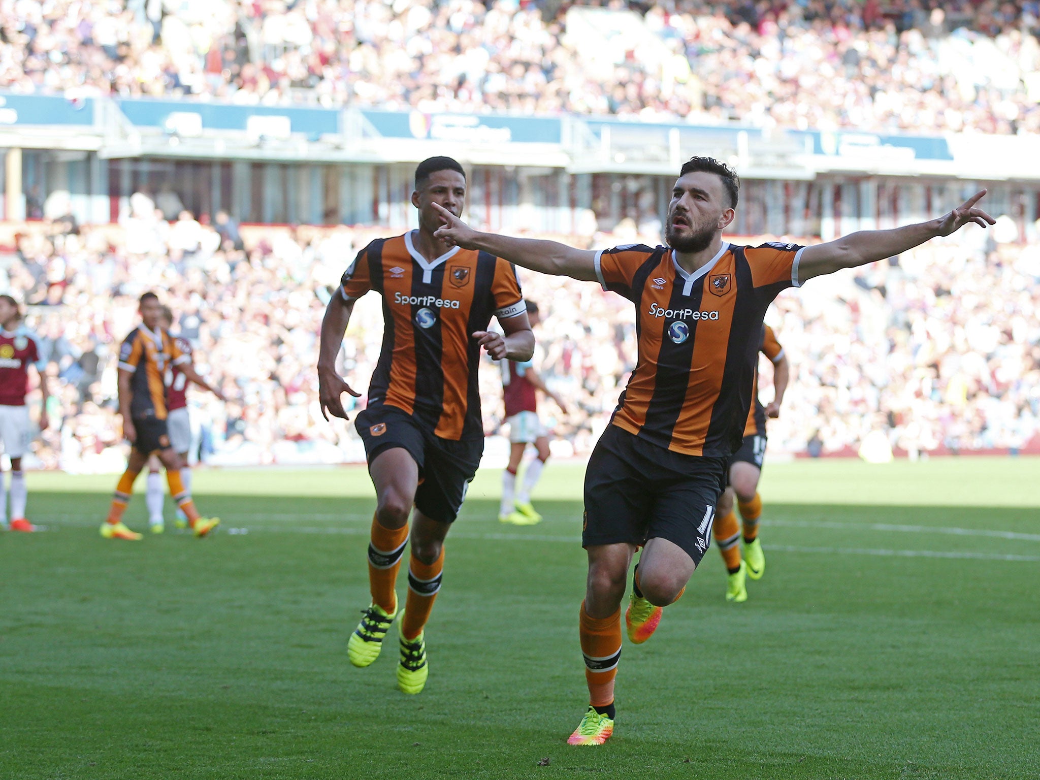 Robert Snodgrass celebrates his late equaliser