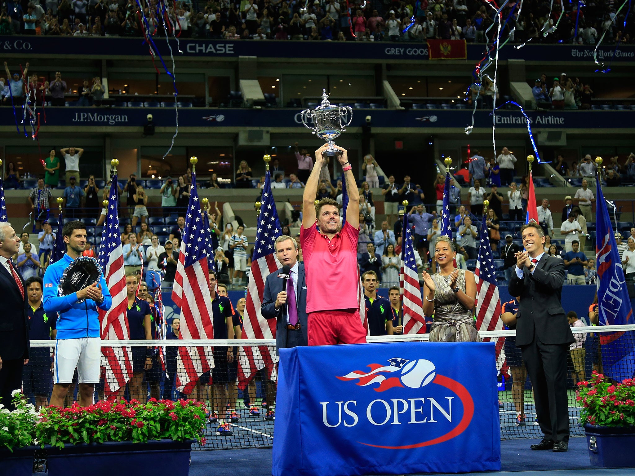 &#13;
Stan Wawrinka lifts the US Open trophy &#13;