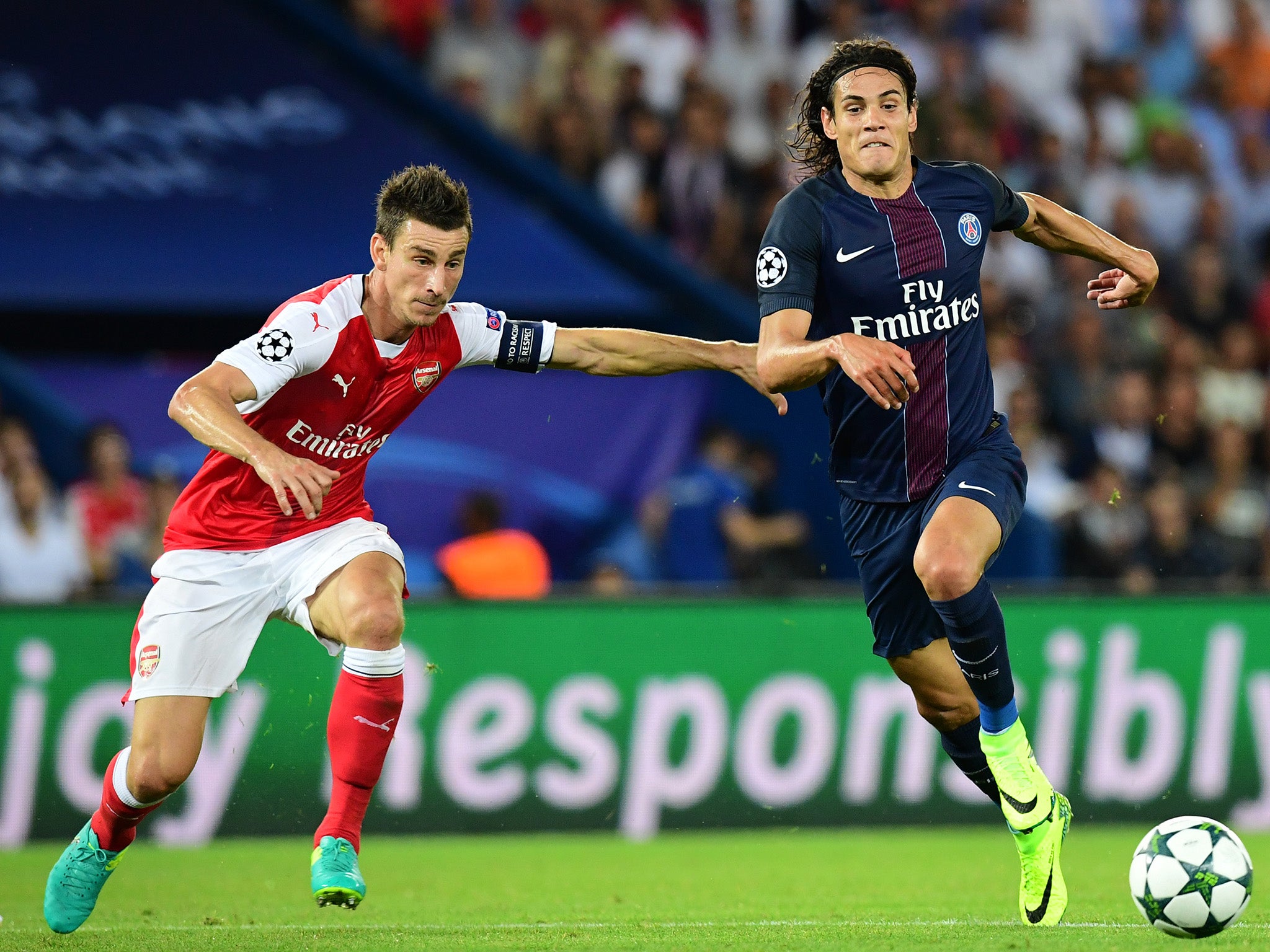 Laurent Koscielny attempts to stop goalscorer Edinson Cavani