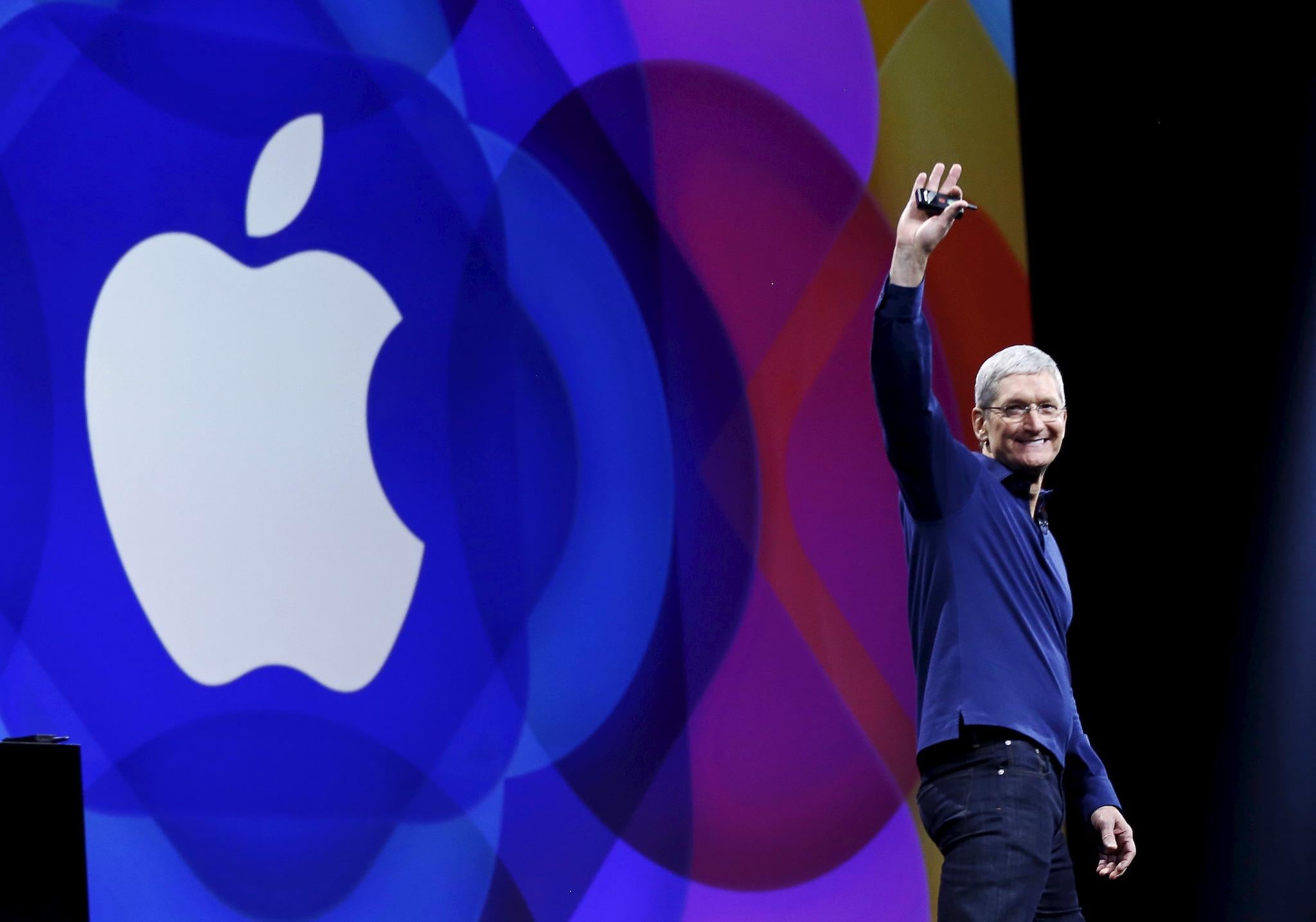 Apple CEO Tim Cook waves as he arrives on stage to deliver his keynote address at the Worldwide Developers Conference in San Francisco, California, U.S. June 8, 2015