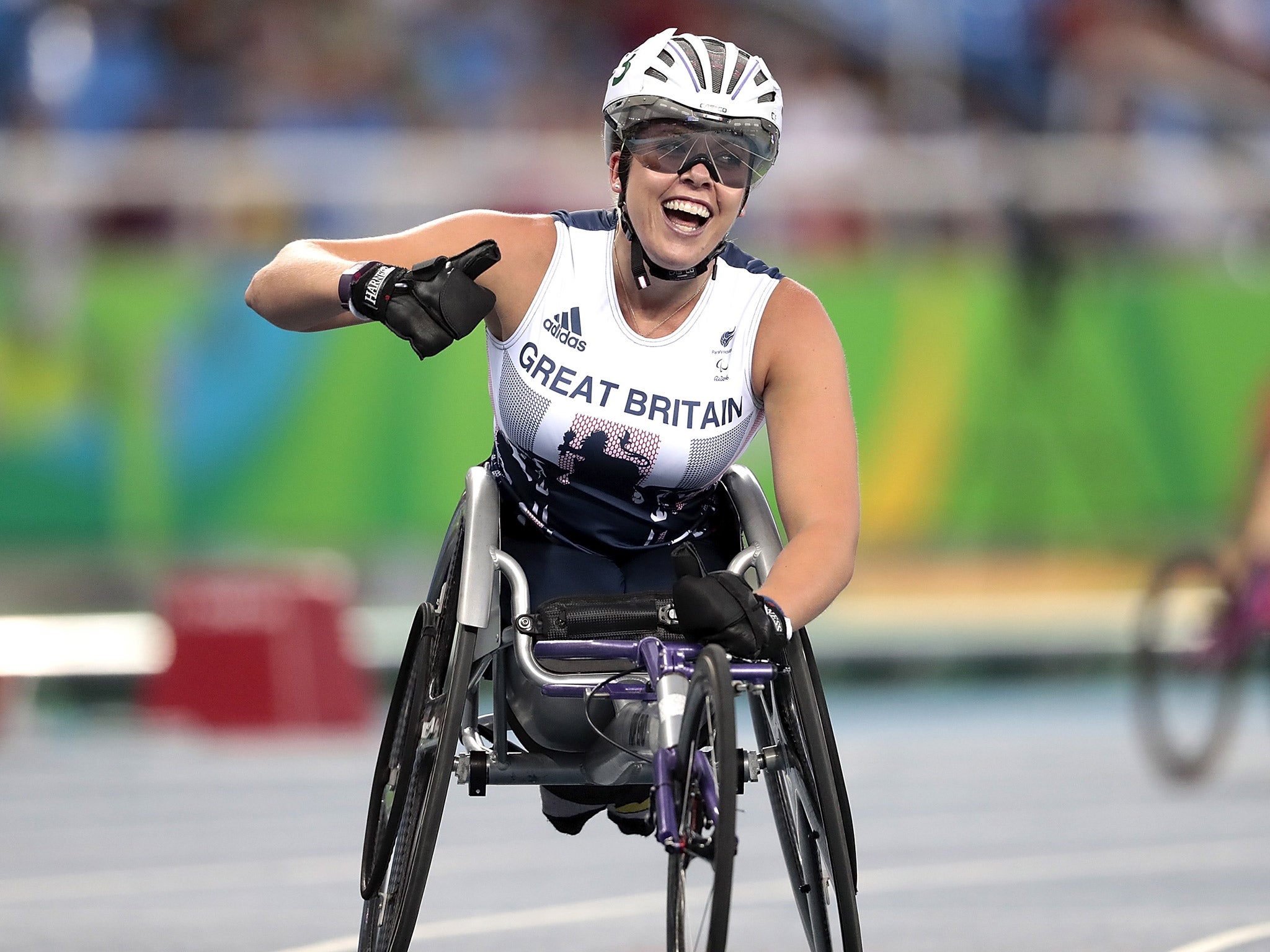 Hannah Cockroft celebrates winning gold in the T34 400m