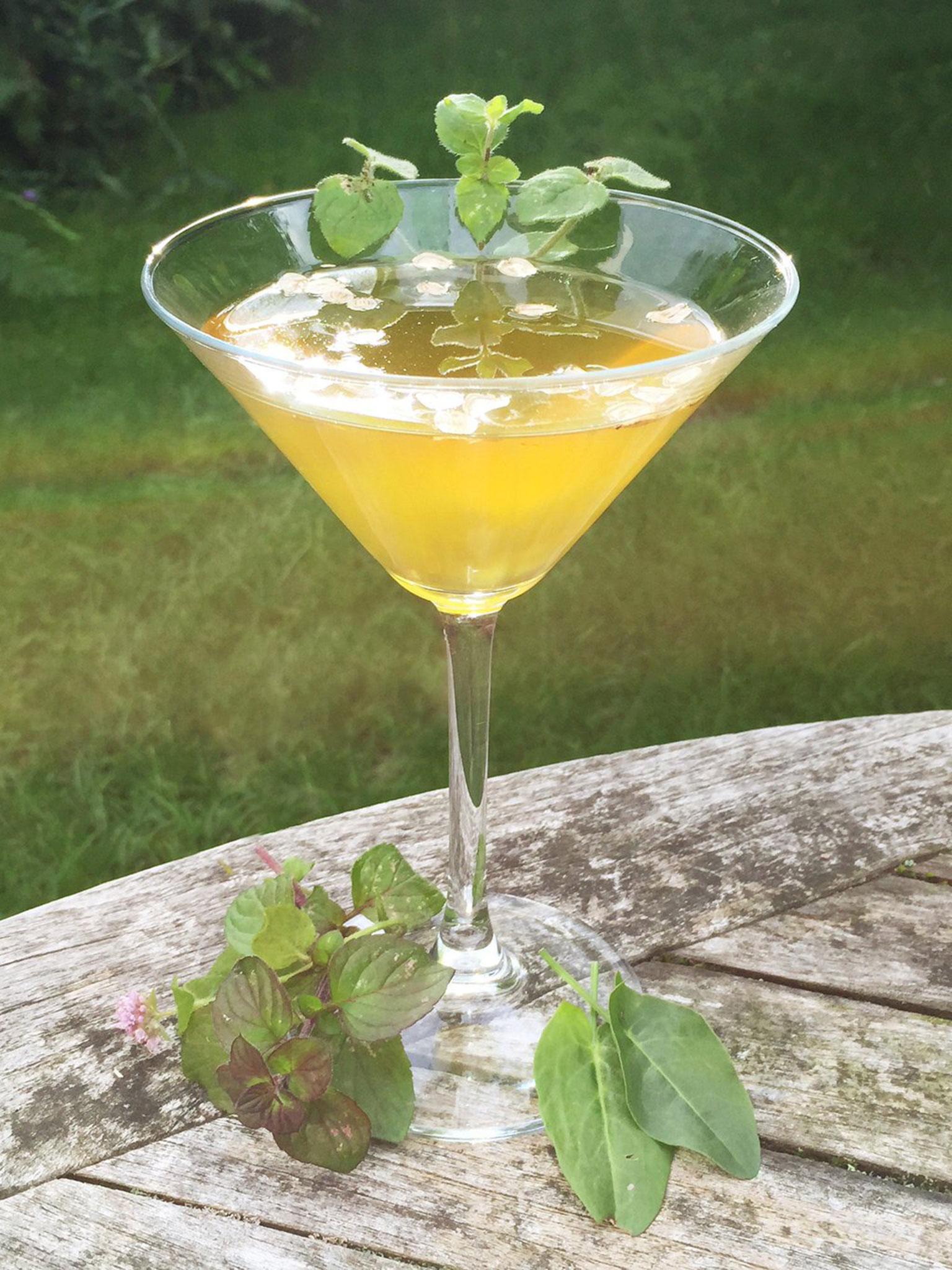 The Moon Dog of gin, sorrel,mint,hogweed seed &amp; dandelion syrup topped with apple juice