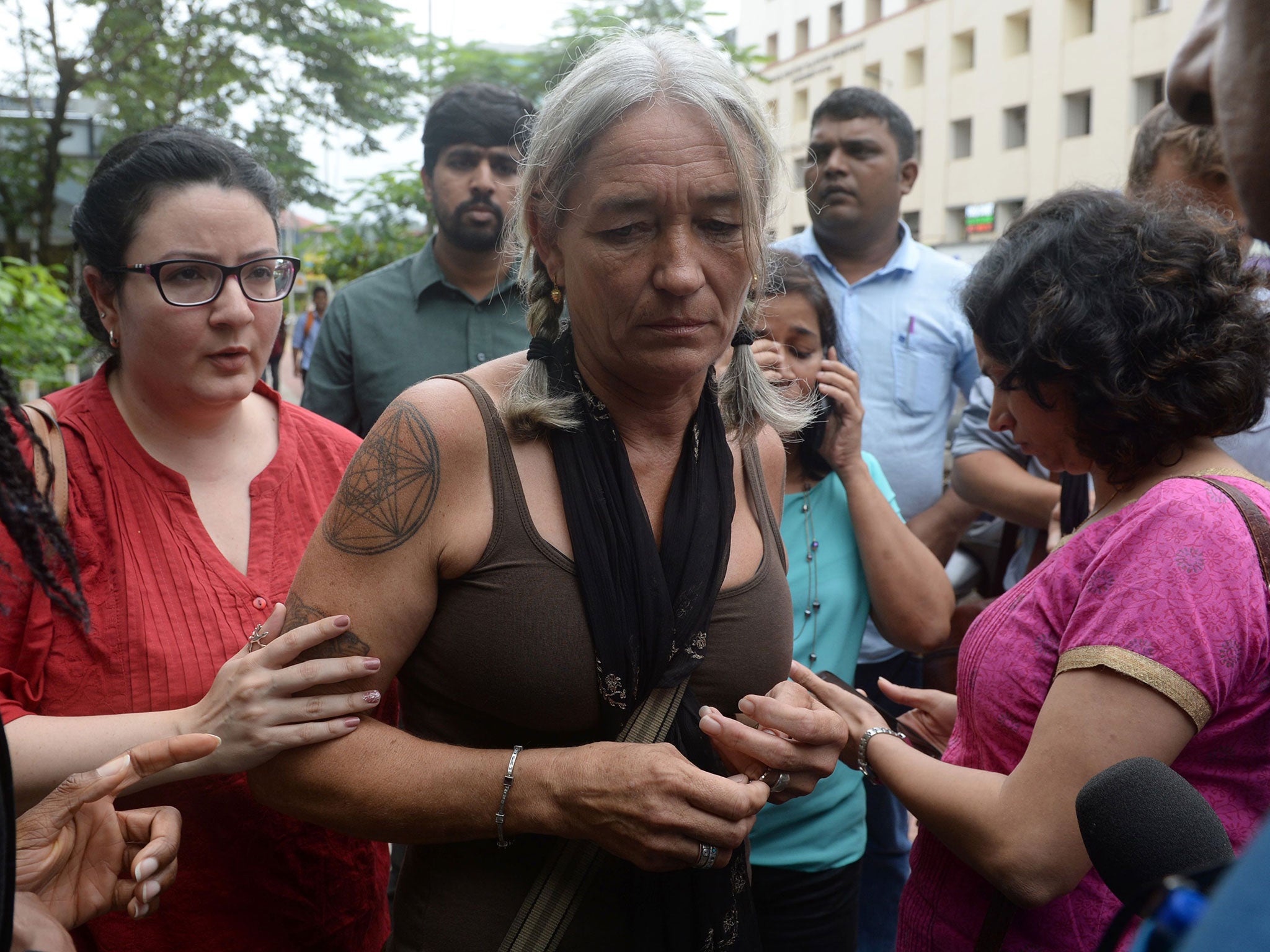 Fiona MacKeown (C), the mother of murdered British schoolgirl Scarlett Keeling, looks on as she leaves the Children’s Court in Panaji on September 23, 2016 (AFP/Getty)