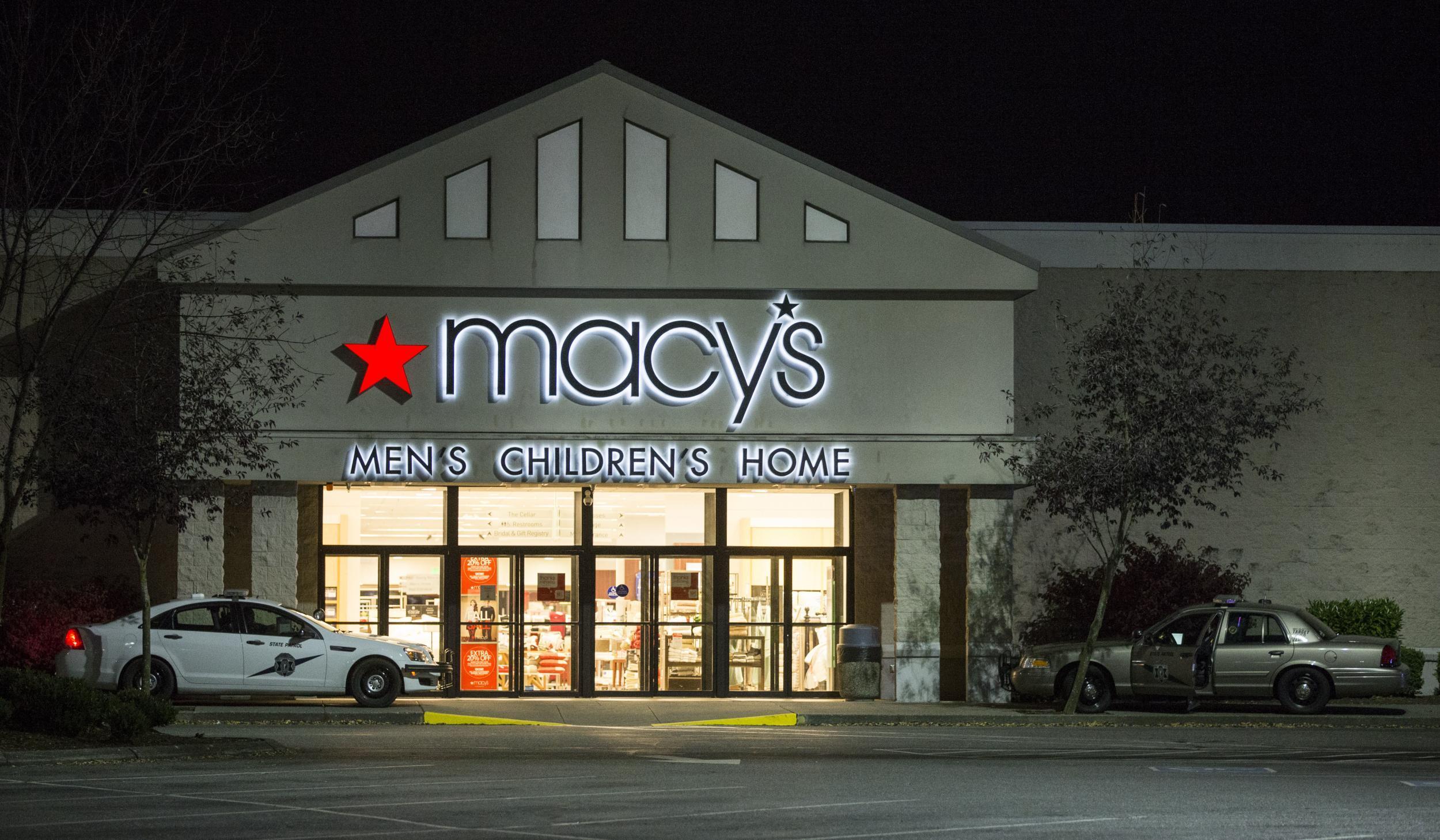 Macy’s and other established retail shops are closing by the dozen