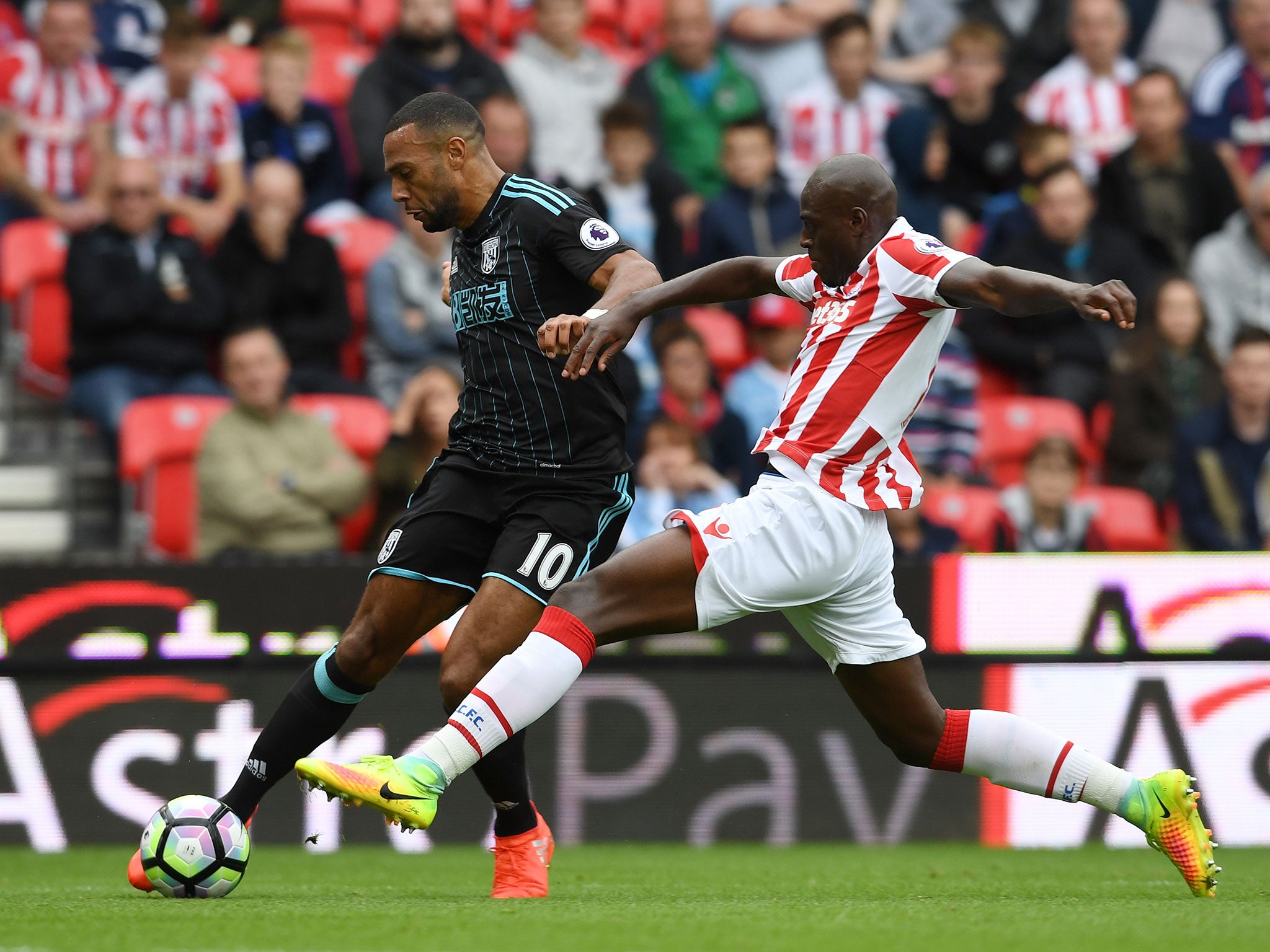 Bruno Martins Indi attempts to block Matt Phillip's cross