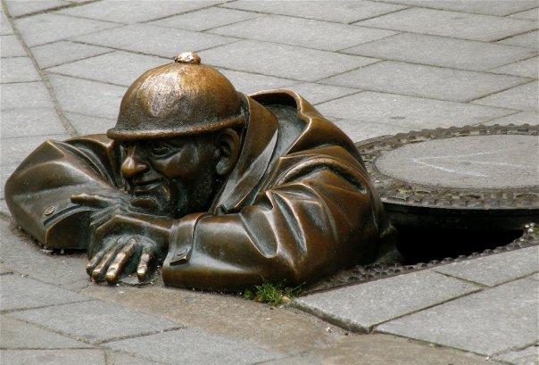 The Čumil statue on Laurinská street