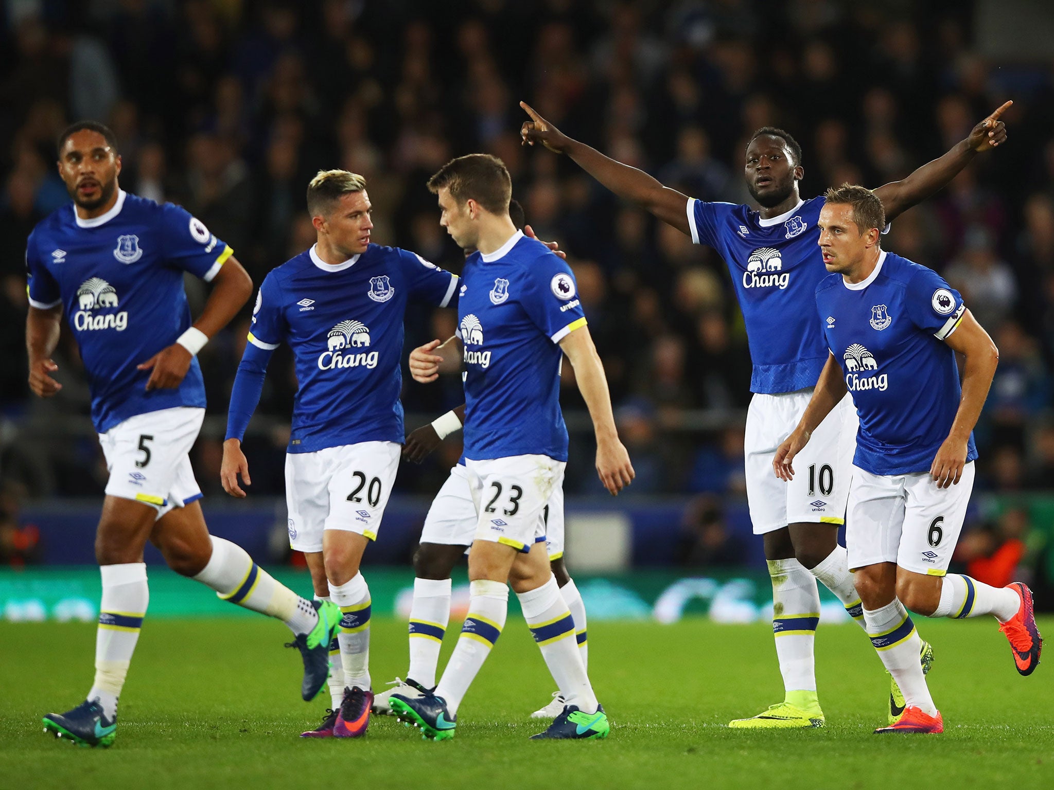 Romelu Lukaku put Everton ahead close to the half-time whistle