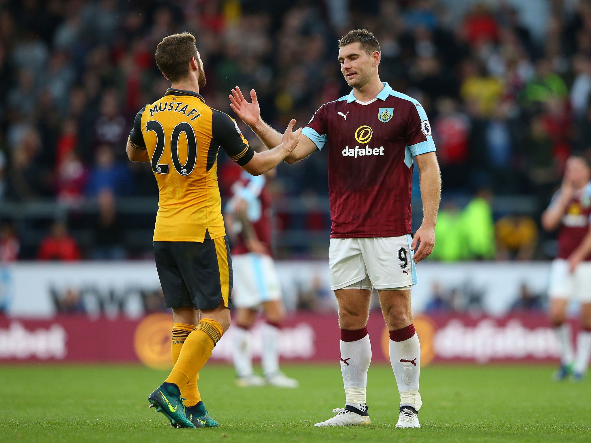 Shkodran Mustafi and Sam Vokes shake hands at the final whistle