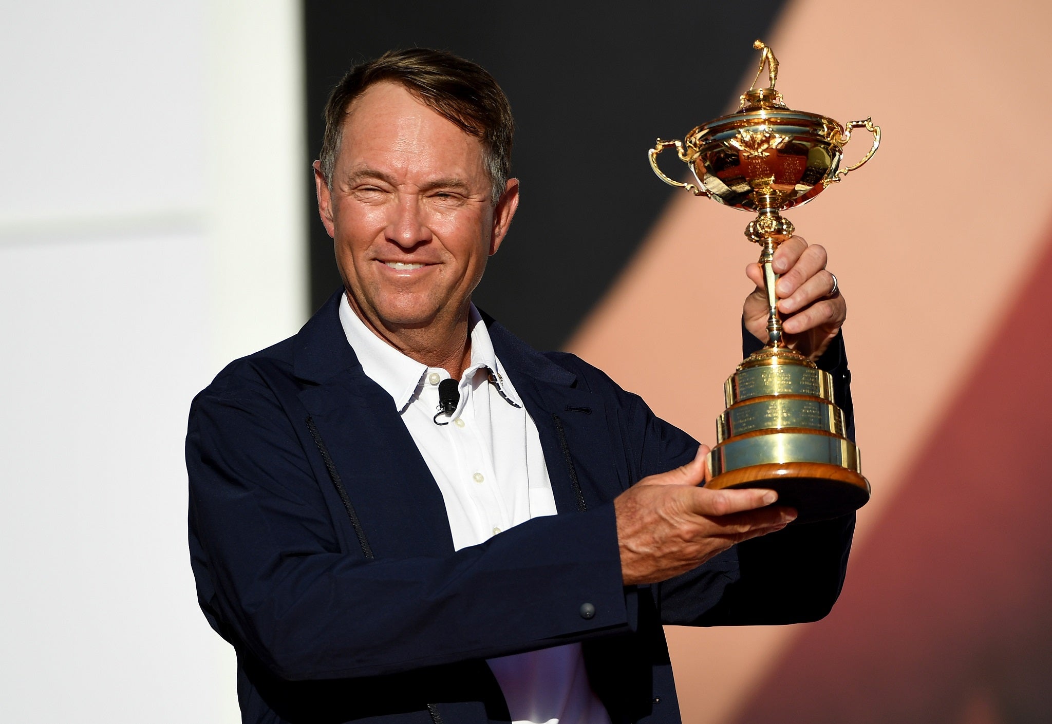 Davis Love III holds the Sam Ryder Cup