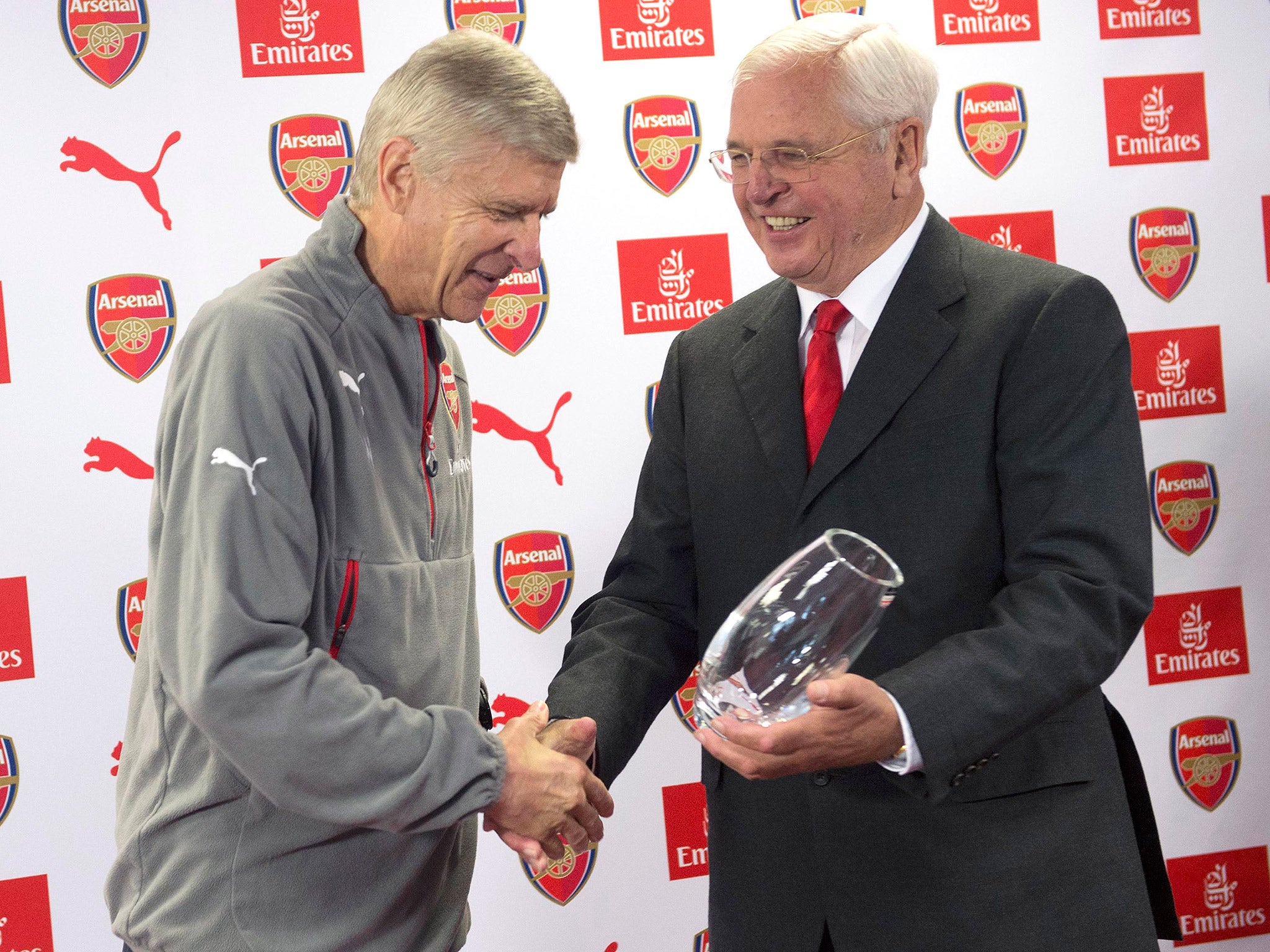 Arsene Wenger alongside Arsenal chairman Sir Chips Keswick