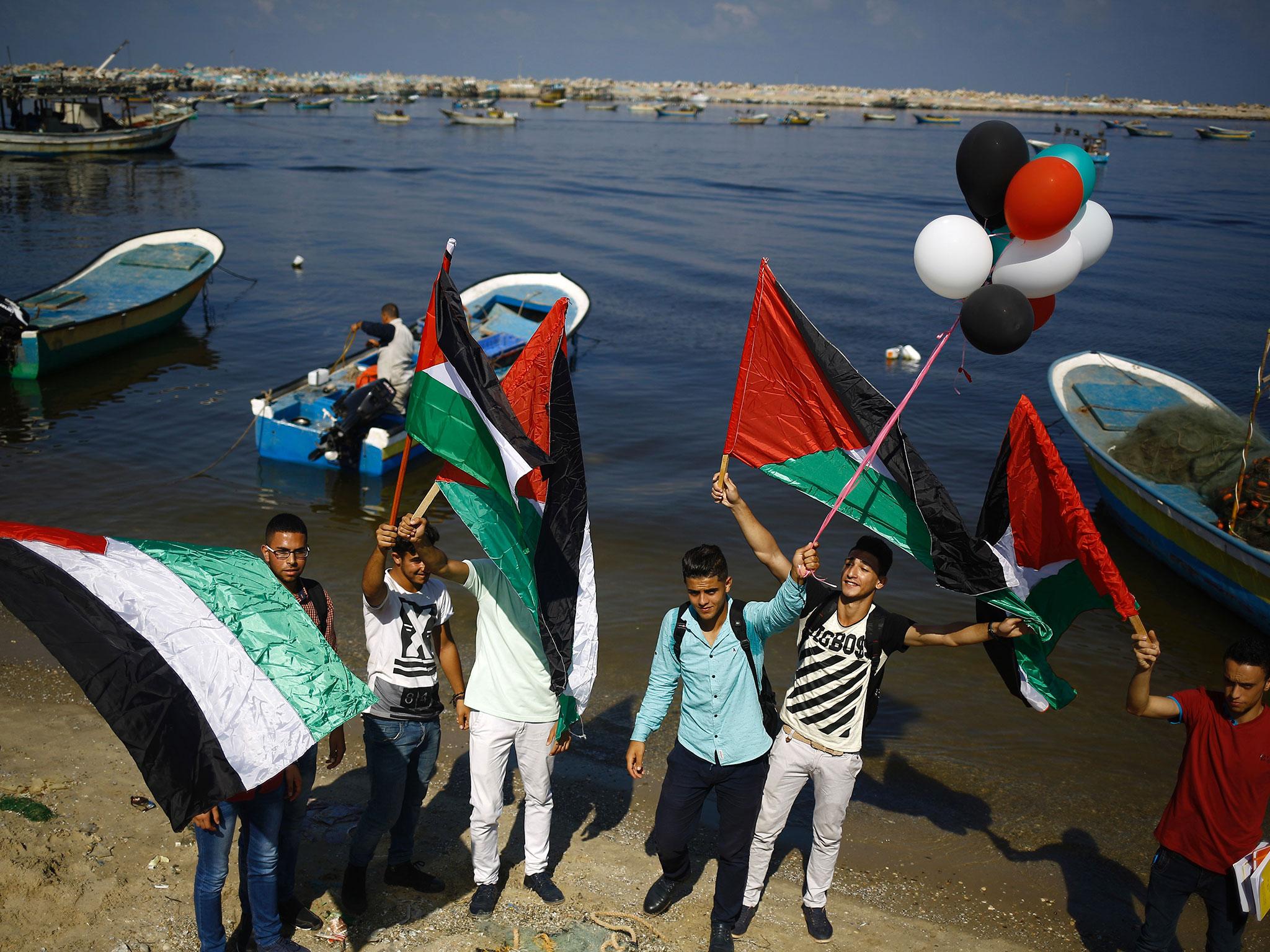 Palestinians show their solidarity with the flotilla of activists attempting to break the blockade