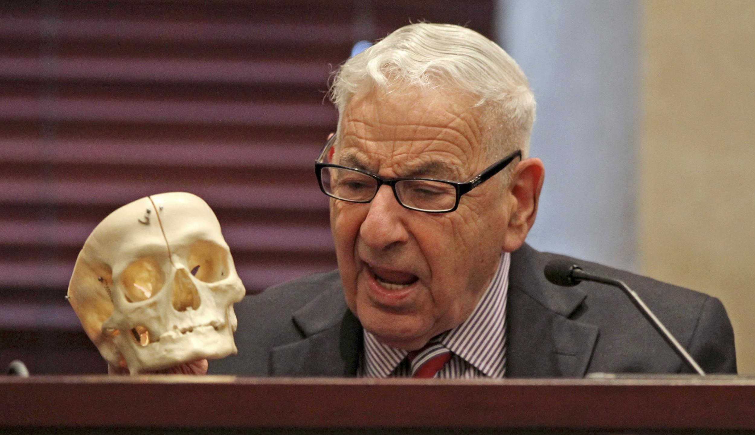 Forensic expert Dr. Werner Spitz testifies at a court trial in 2011