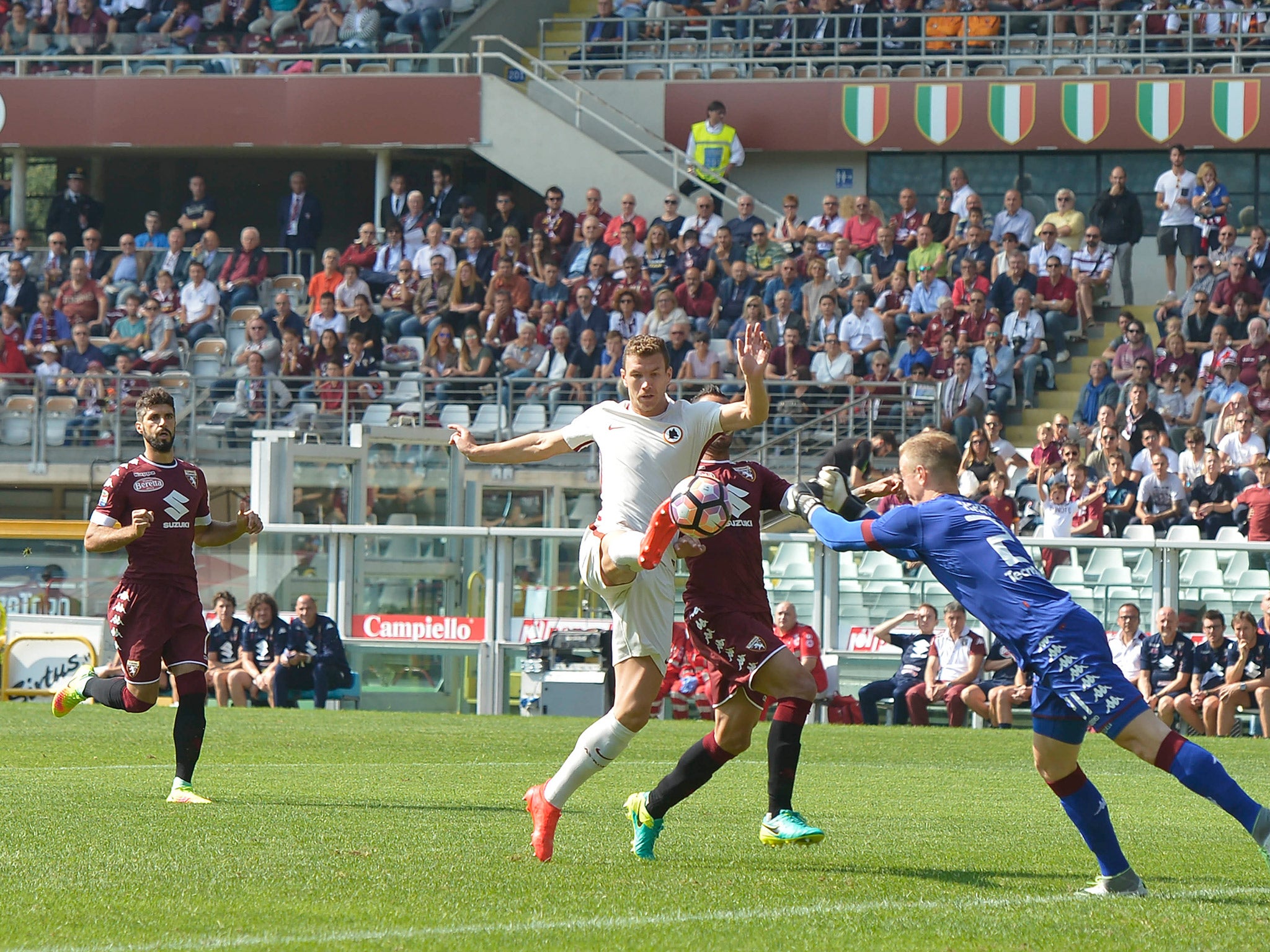 Hart saves from his former Manchester City teammate Edin Dzeko during Torino's win over Roma