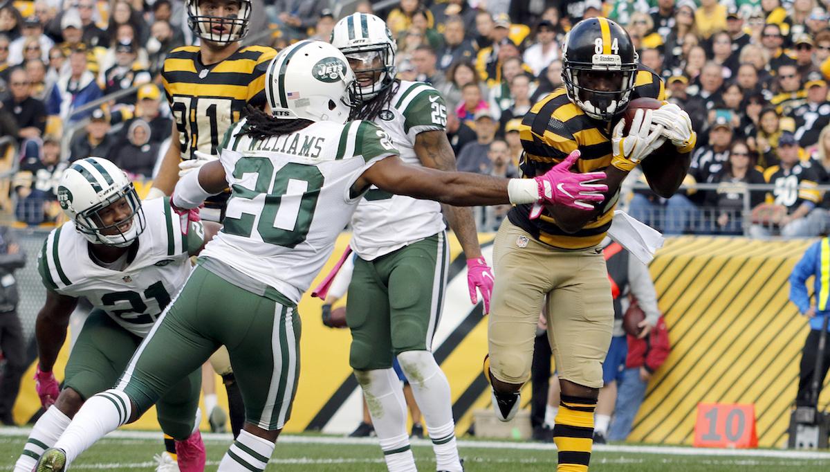 Antonio Brown of the Pittsburgh Steelers catches a 5-yard touchdown pass in the fourth quarter during the game against Marcus Williams #20 of the New York Jets on October 9, 2016 at Heinz Field in Pittsburgh, Pennsylvania.