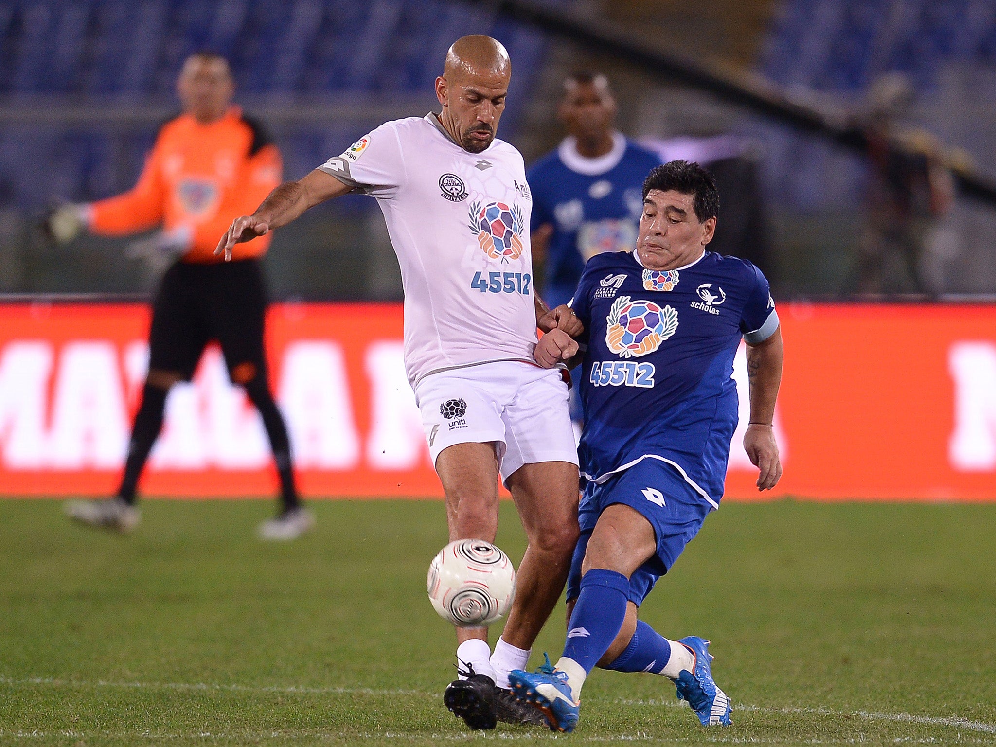 Veron and Maradona clashed just before half time