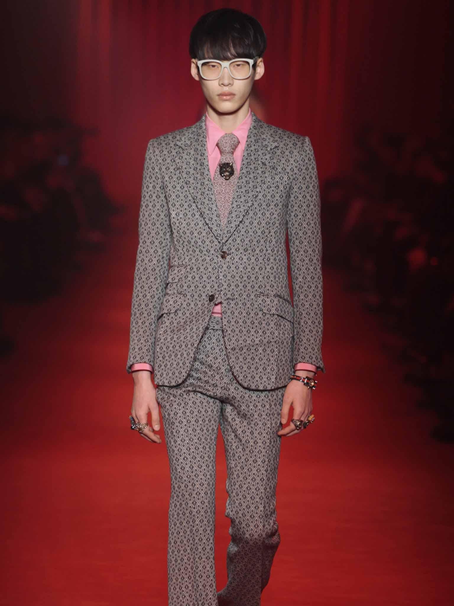 Retro trends are back, as made evident in the Gucci Autumn Winter 2016 line