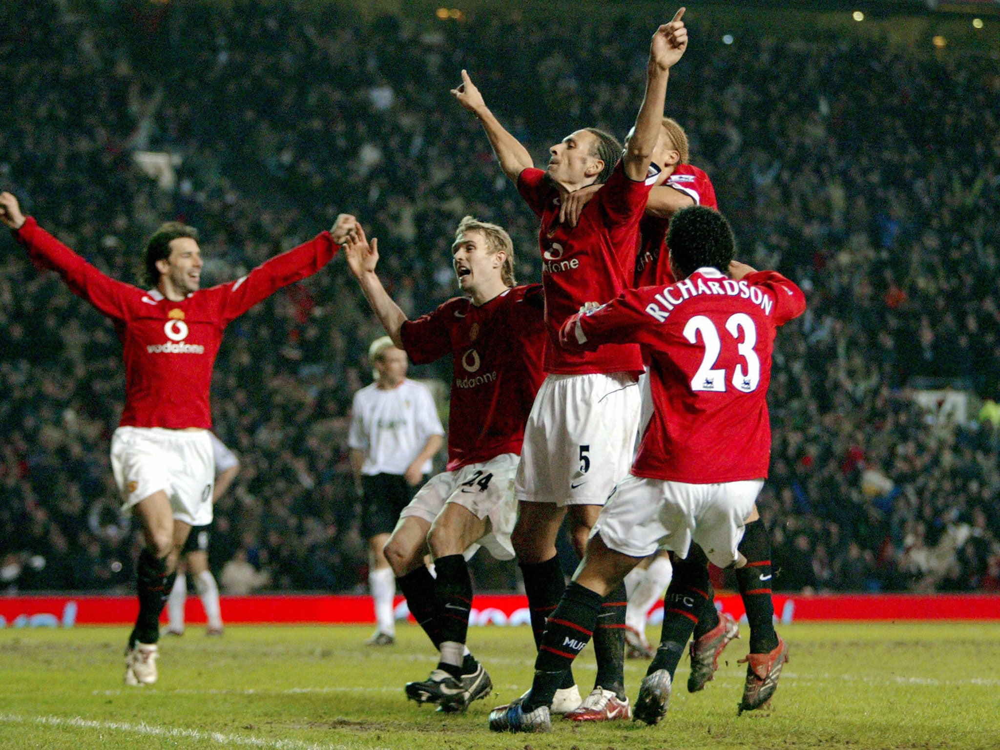 Rio Ferdinand celebrates his late winner with teammates