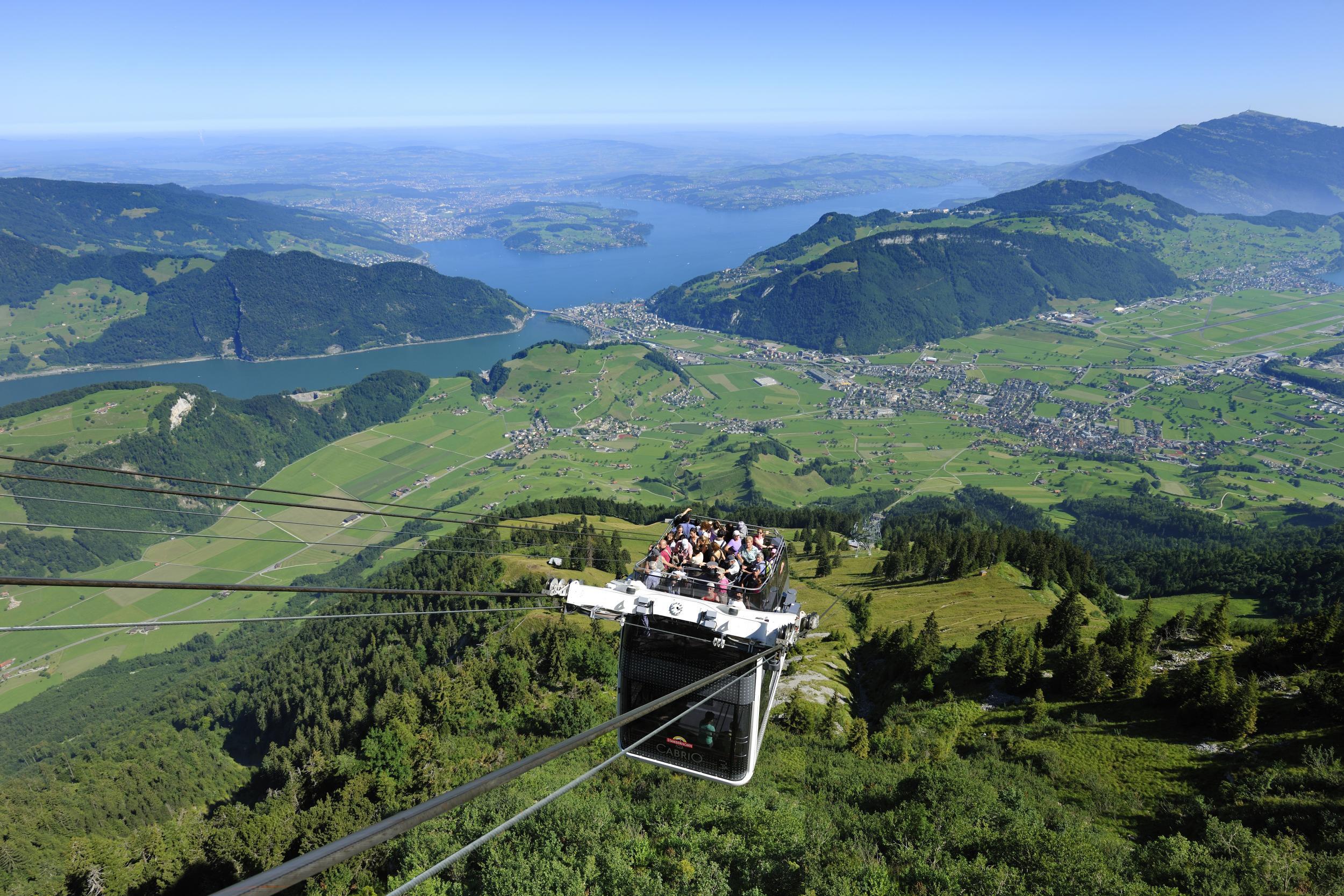 Switzerland's "convertible-style" cable car