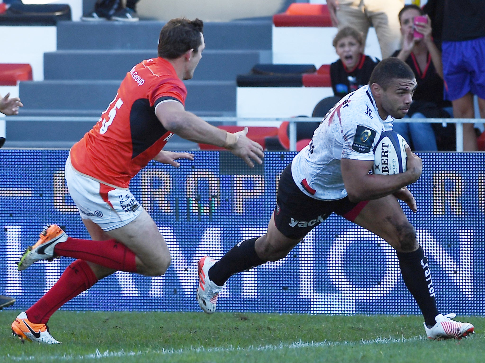 Habana crosses the line at the Stade Mayol for the hosts