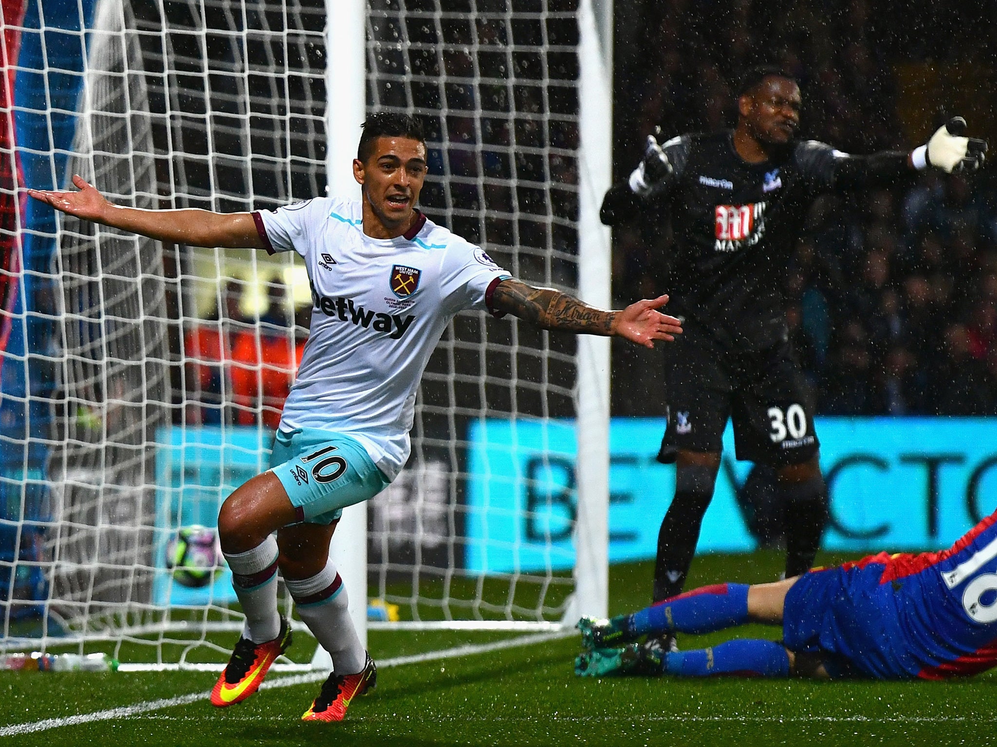 Lanzini celebrates his decisive first-half strike