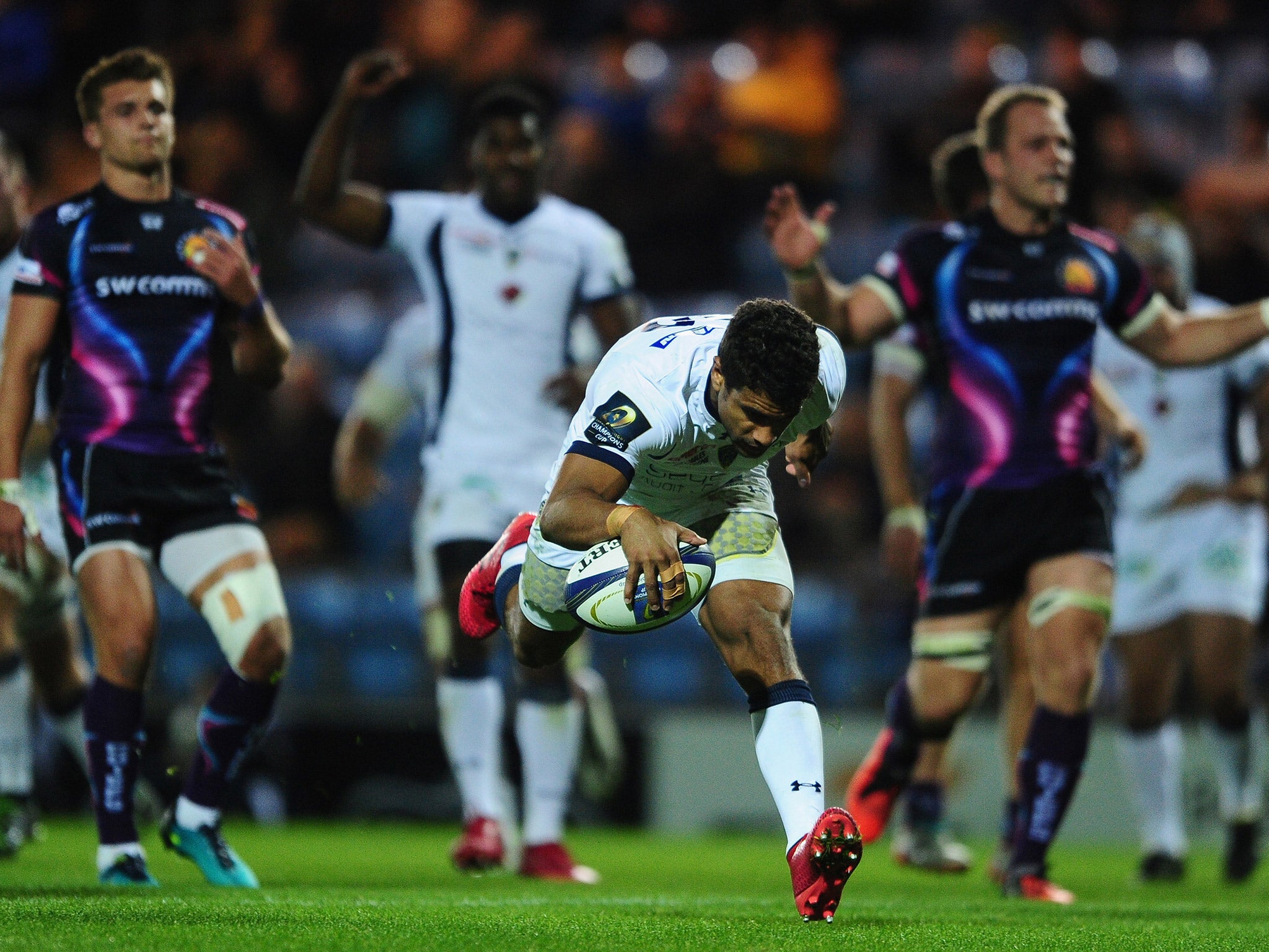 Wesley Fofana scores a try to stretch Clermont's lead over Exeter