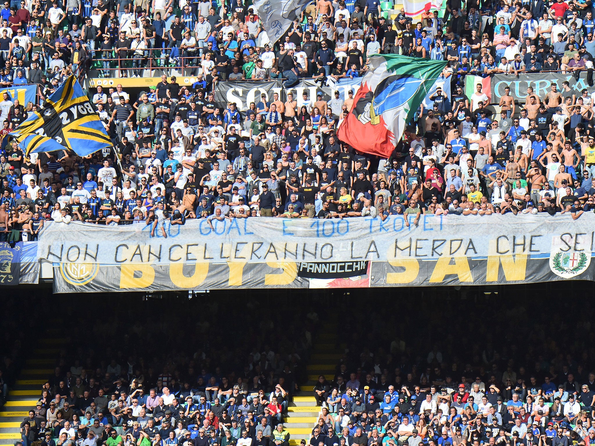 Fans unveiled a banner calling Icardi a "vile piece of s***"